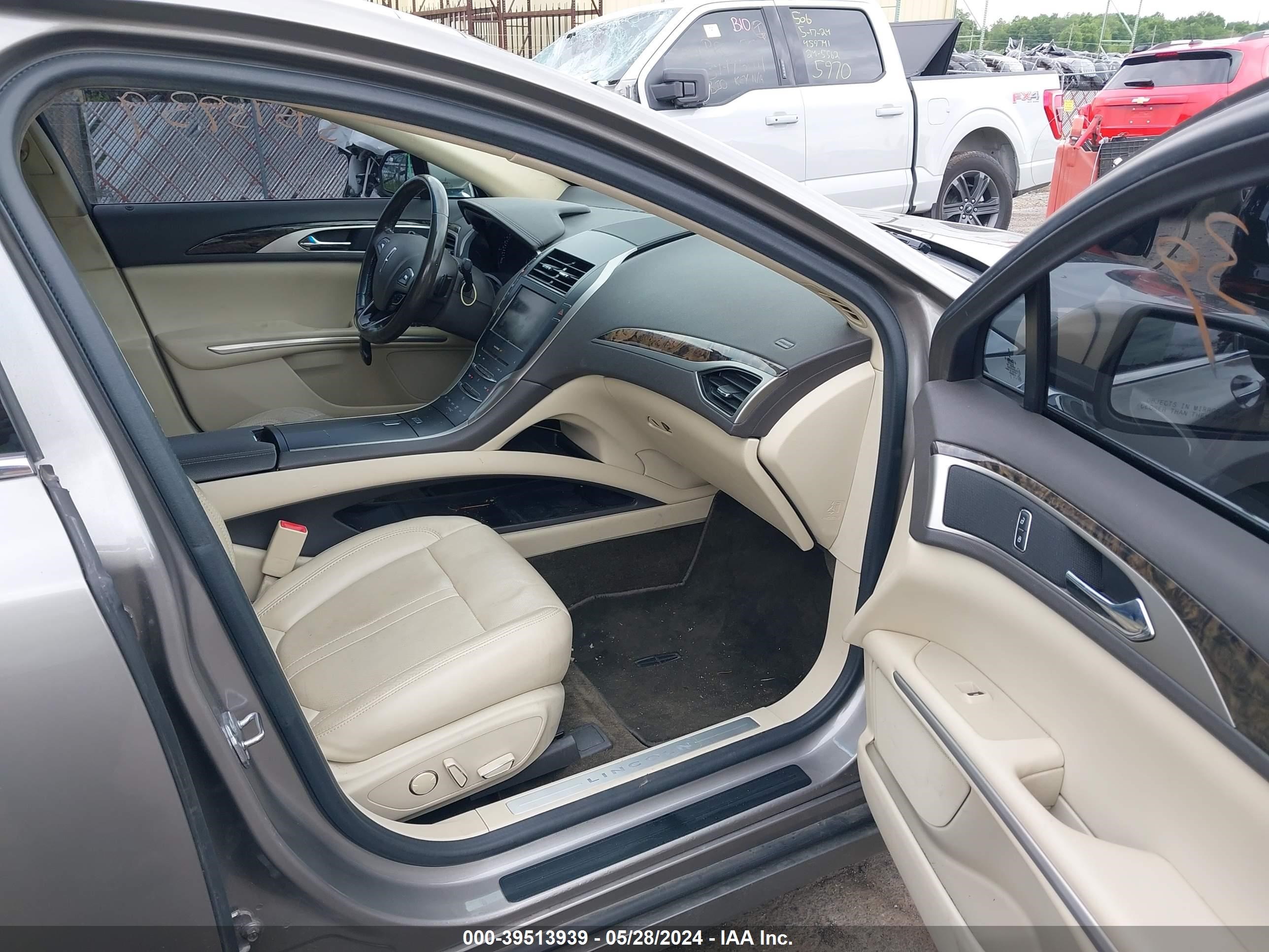 Photo 4 VIN: 3LN6L2JK4FR626491 - LINCOLN MKZ 