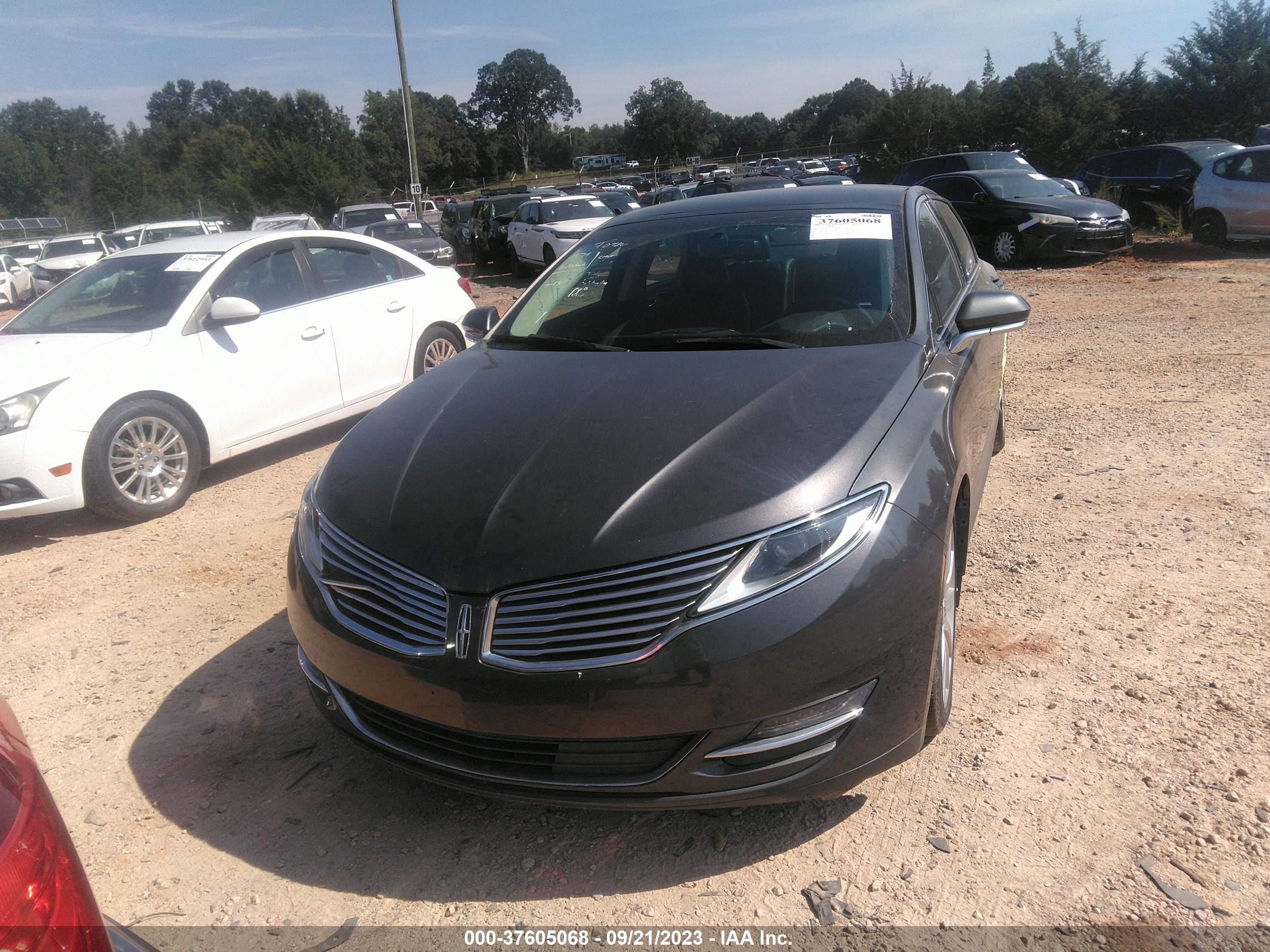 Photo 11 VIN: 3LN6L2LU2GR628983 - LINCOLN MKZ 