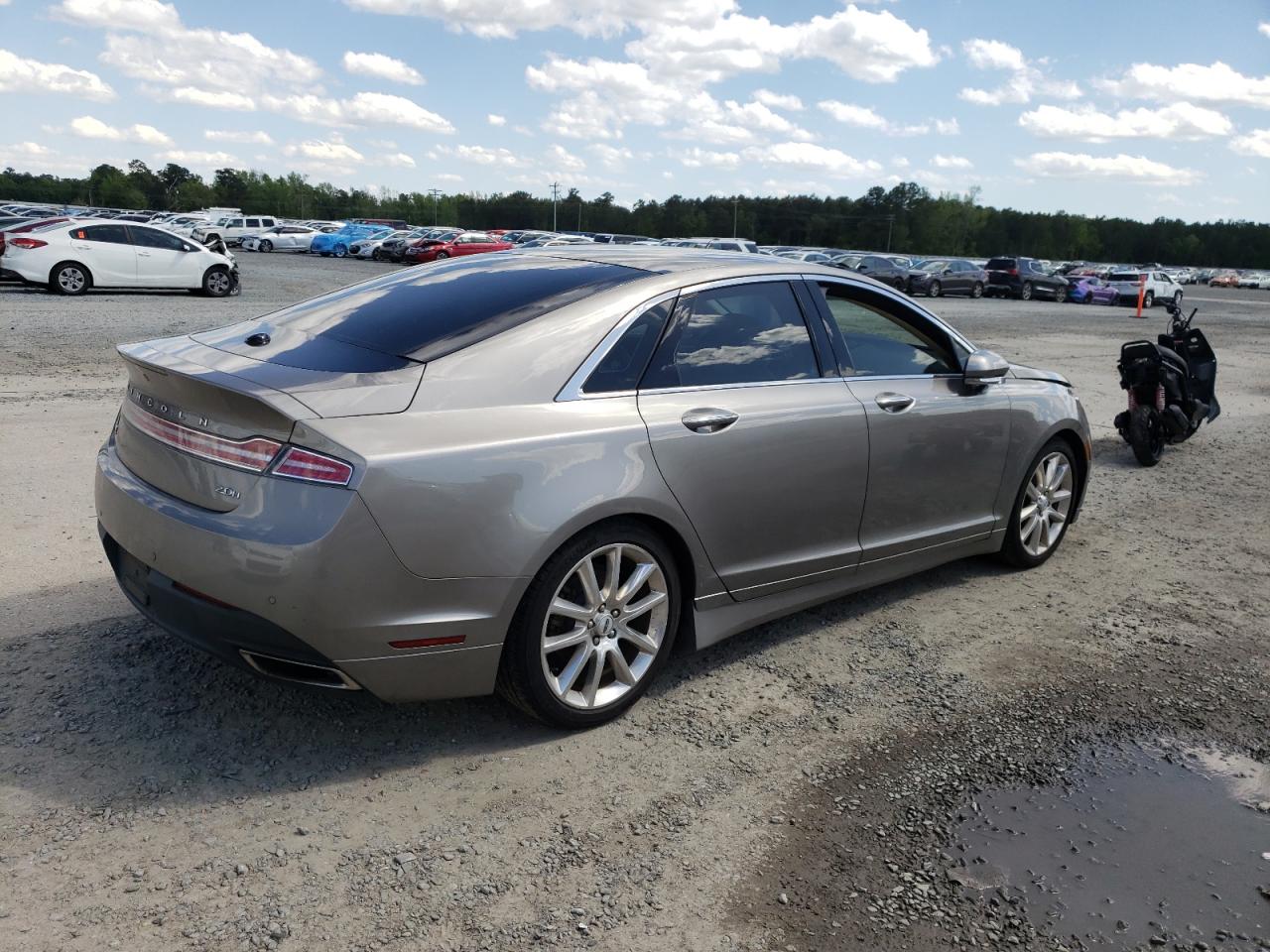 Photo 2 VIN: 3LN6L2LU3FR600575 - LINCOLN MKZ 