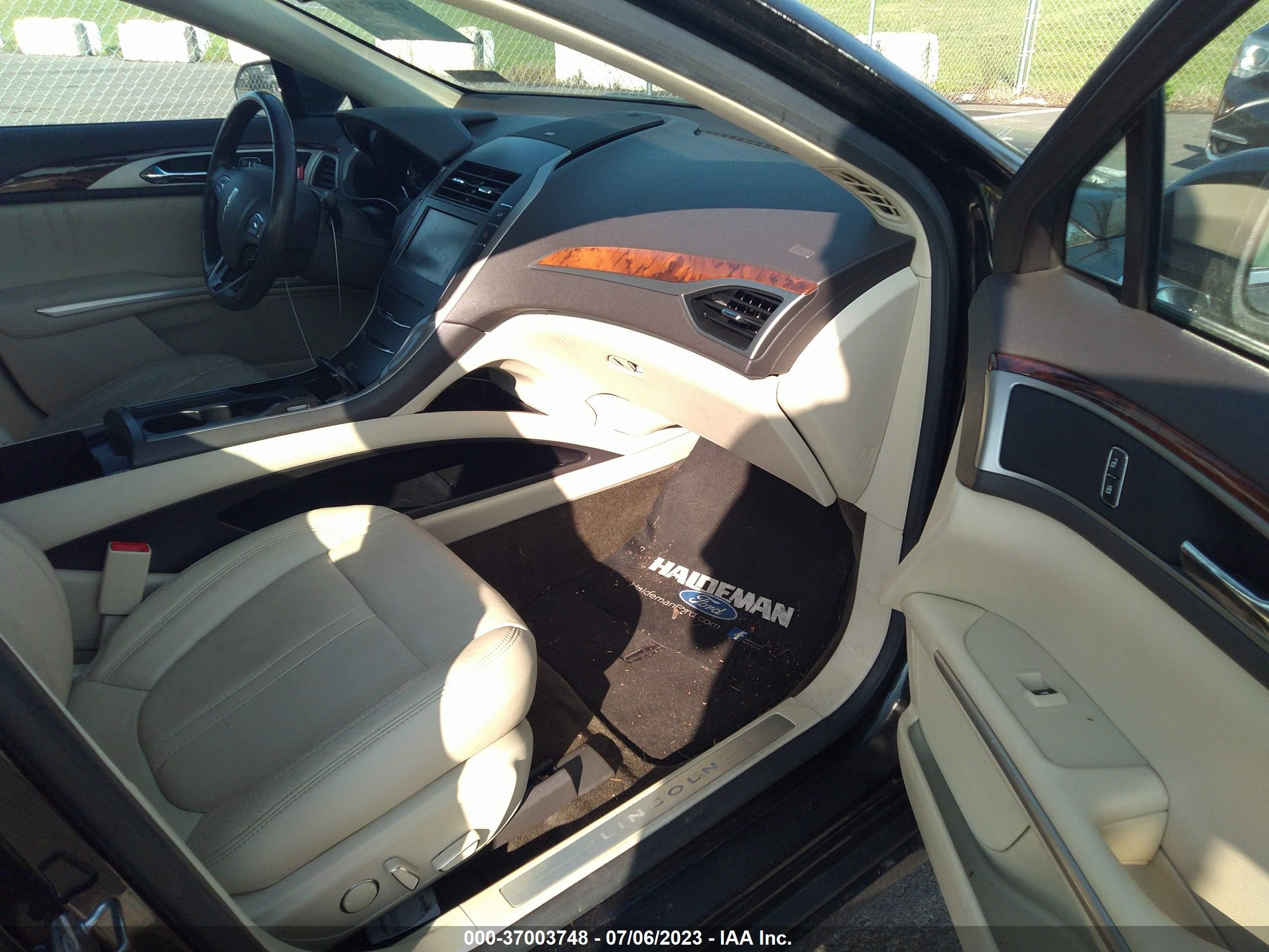 Photo 4 VIN: 3LN6L2LU4FR624433 - LINCOLN MKZ 