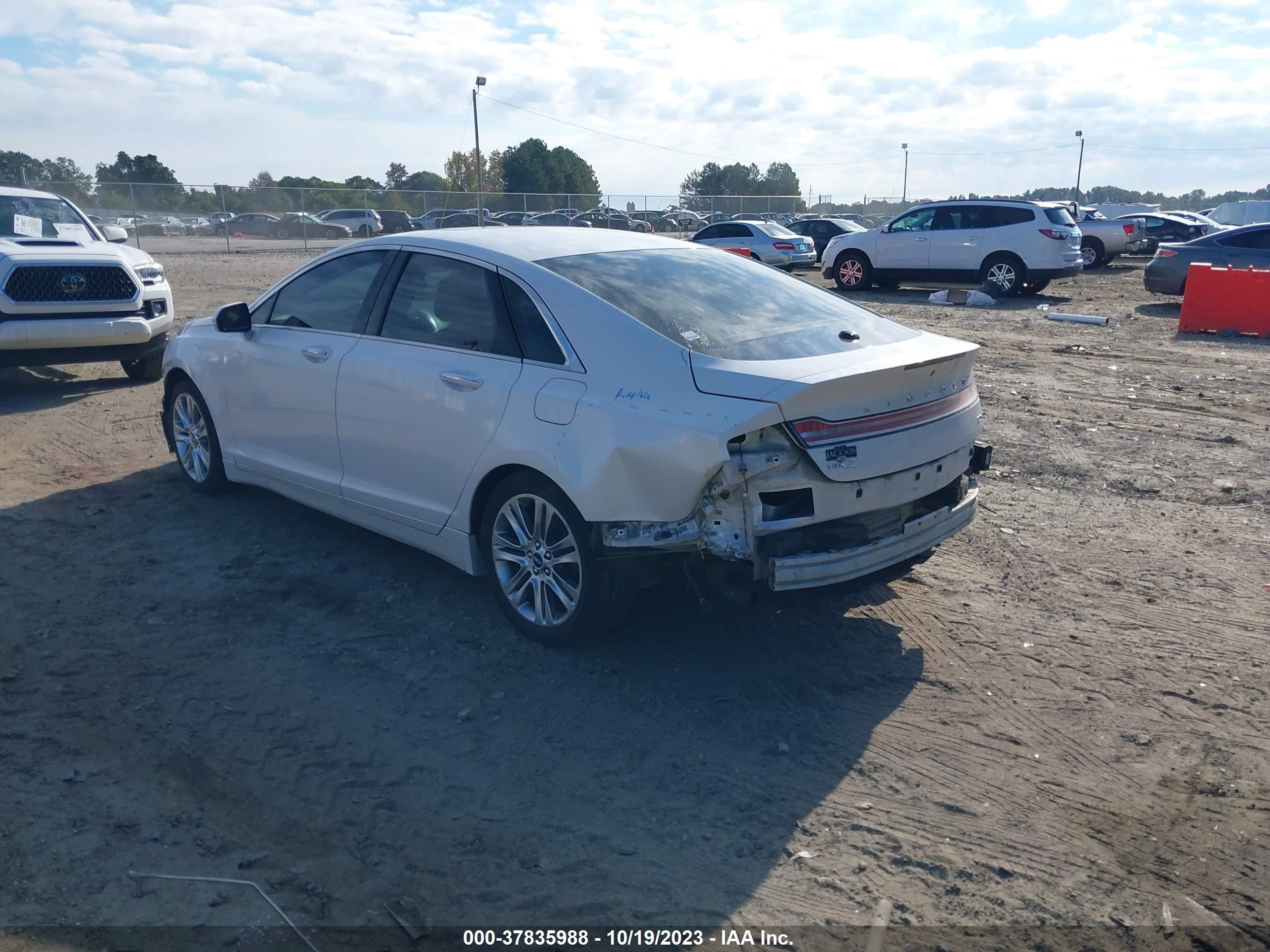 Photo 2 VIN: 3LN6L2LU6ER828519 - LINCOLN MKZ 