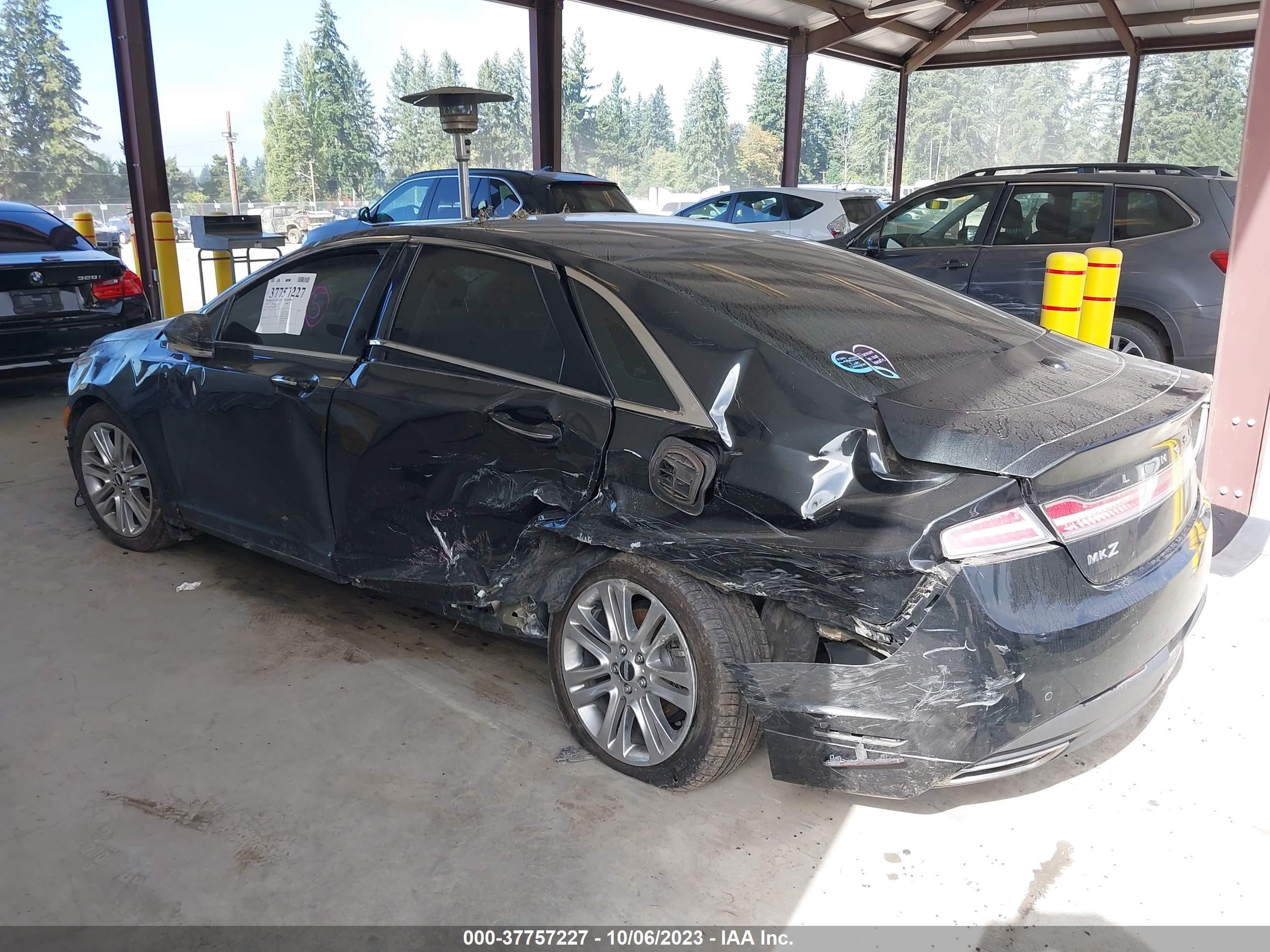 Photo 2 VIN: 3LN6L2LU9FR620863 - LINCOLN MKZ 