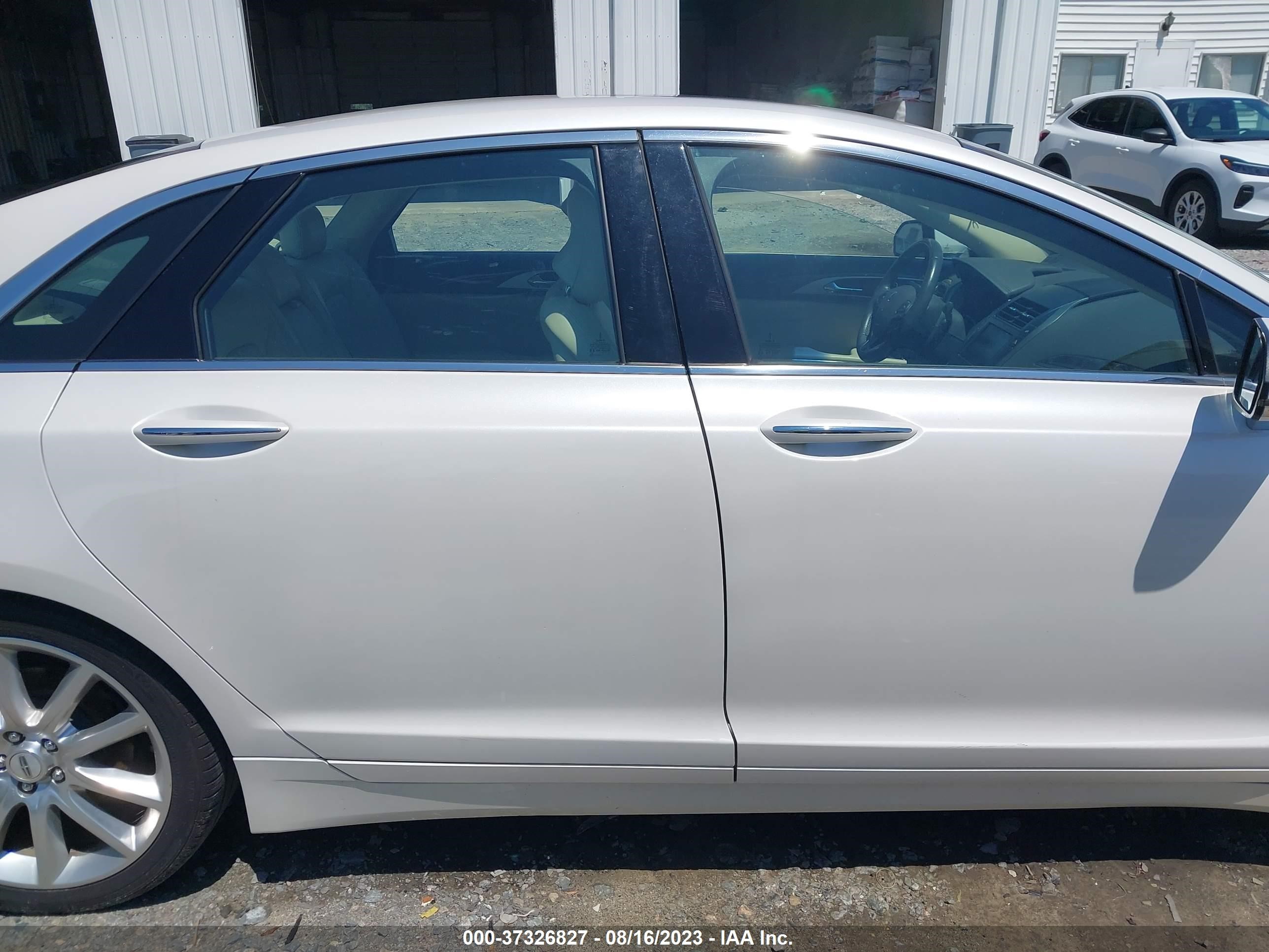 Photo 12 VIN: 3LN6L2LUXFR600914 - LINCOLN MKZ 