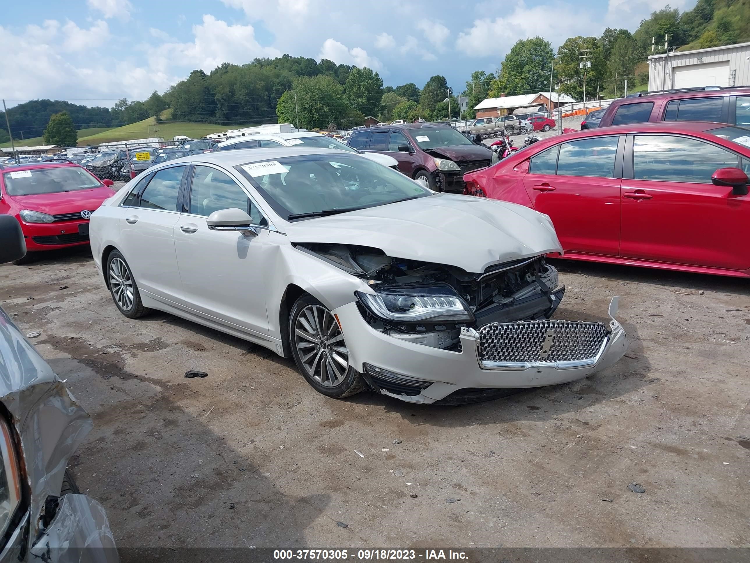 Photo 0 VIN: 3LN6L5A9XLR618258 - LINCOLN MKZ 