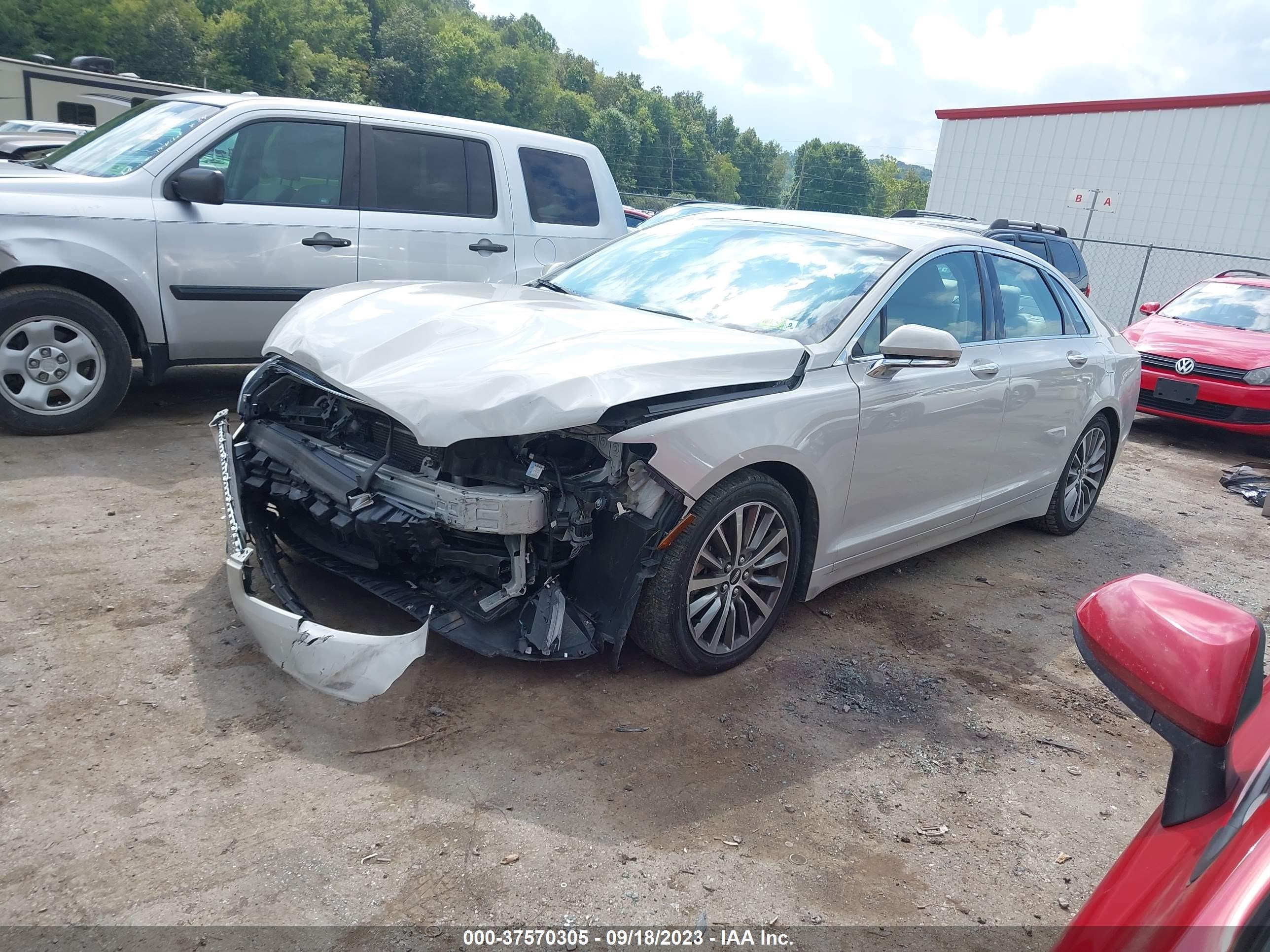 Photo 1 VIN: 3LN6L5A9XLR618258 - LINCOLN MKZ 