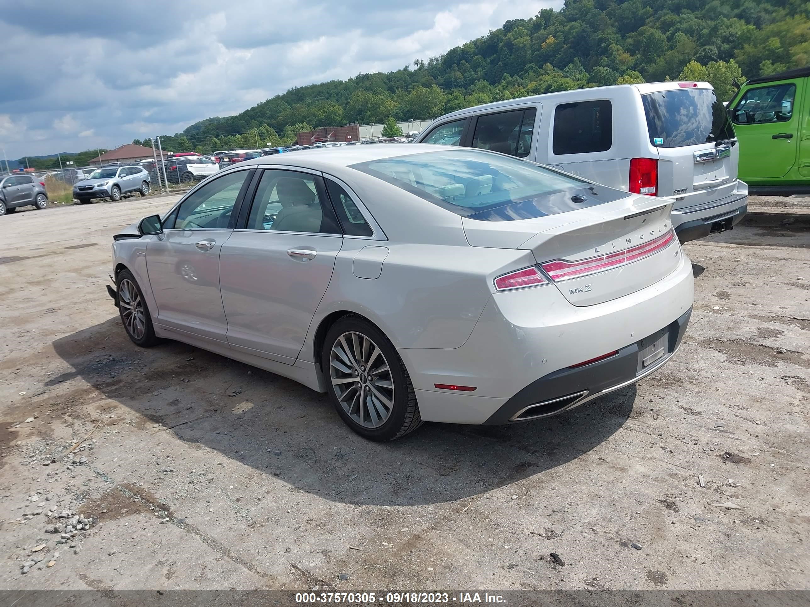 Photo 2 VIN: 3LN6L5A9XLR618258 - LINCOLN MKZ 