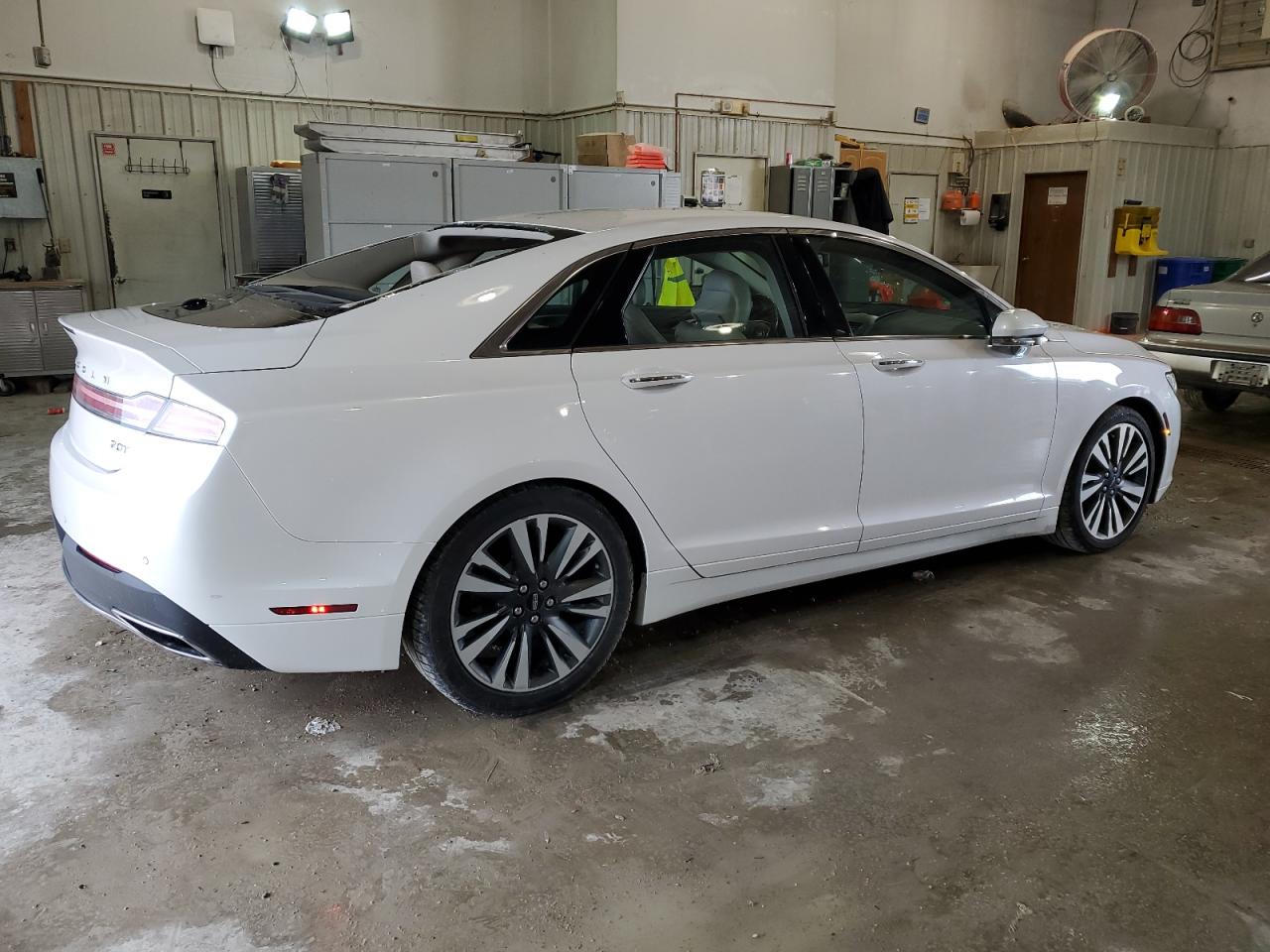 Photo 2 VIN: 3LN6L5E91HR601687 - LINCOLN MKZ 