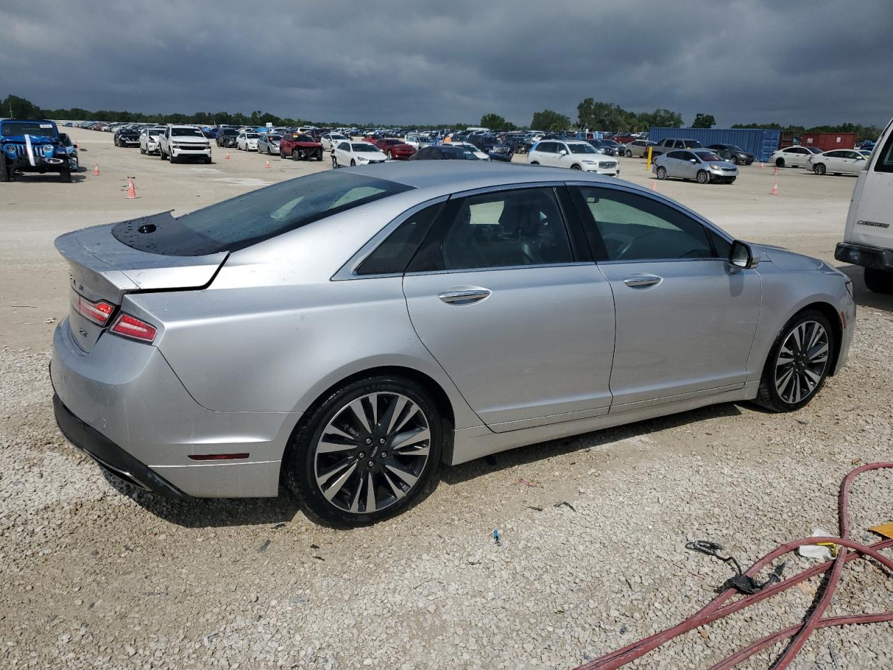 Photo 2 VIN: 3LN6L5E95HR663724 - LINCOLN MKZ 