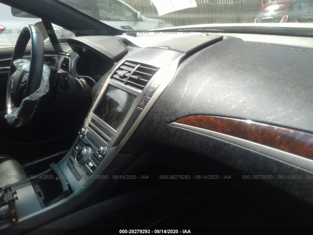 Photo 4 VIN: 3LN6L5E98JR628861 - LINCOLN MKZ RESERV 