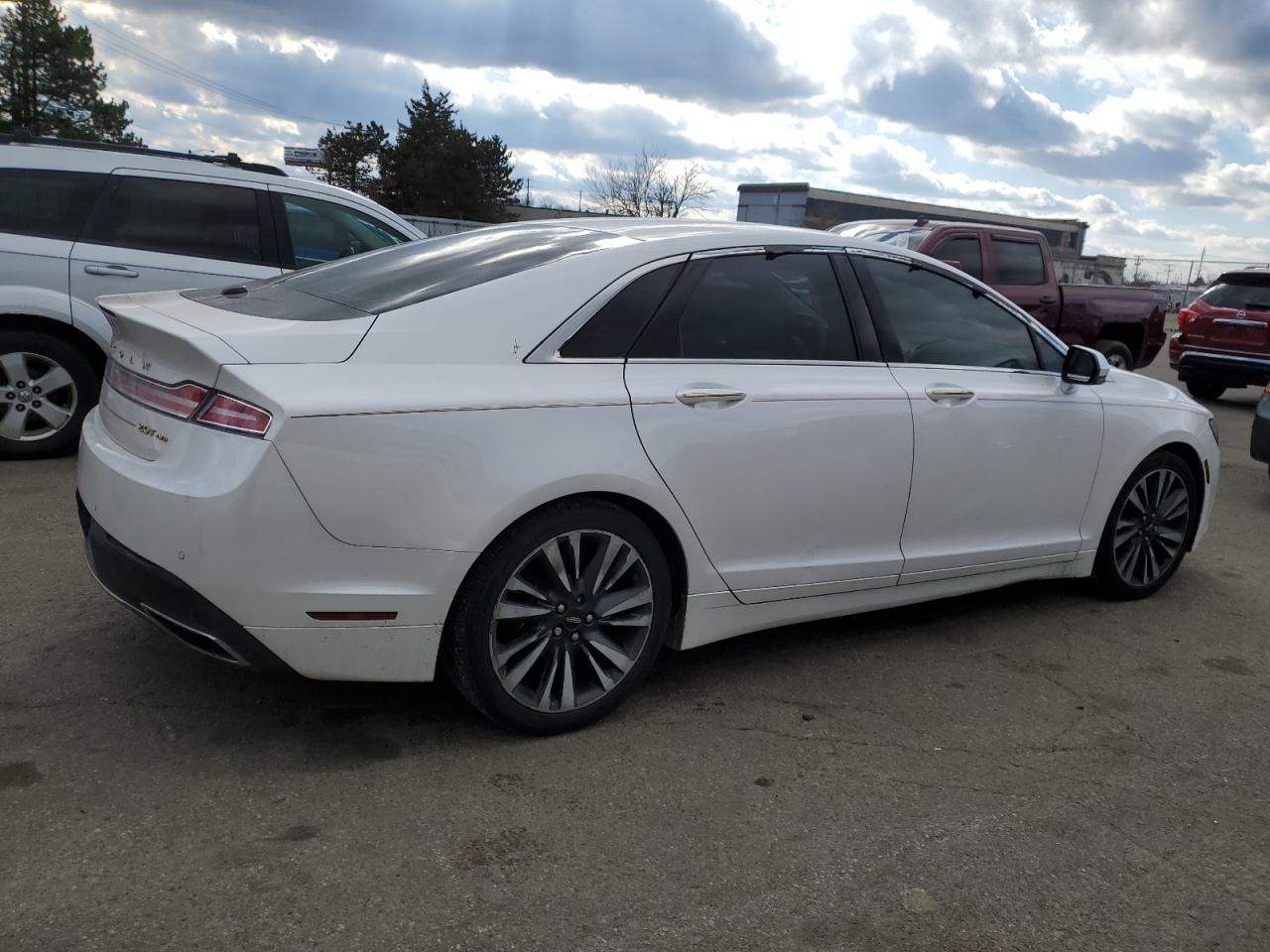 Photo 2 VIN: 3LN6L5F95JR607769 - LINCOLN MKZ 