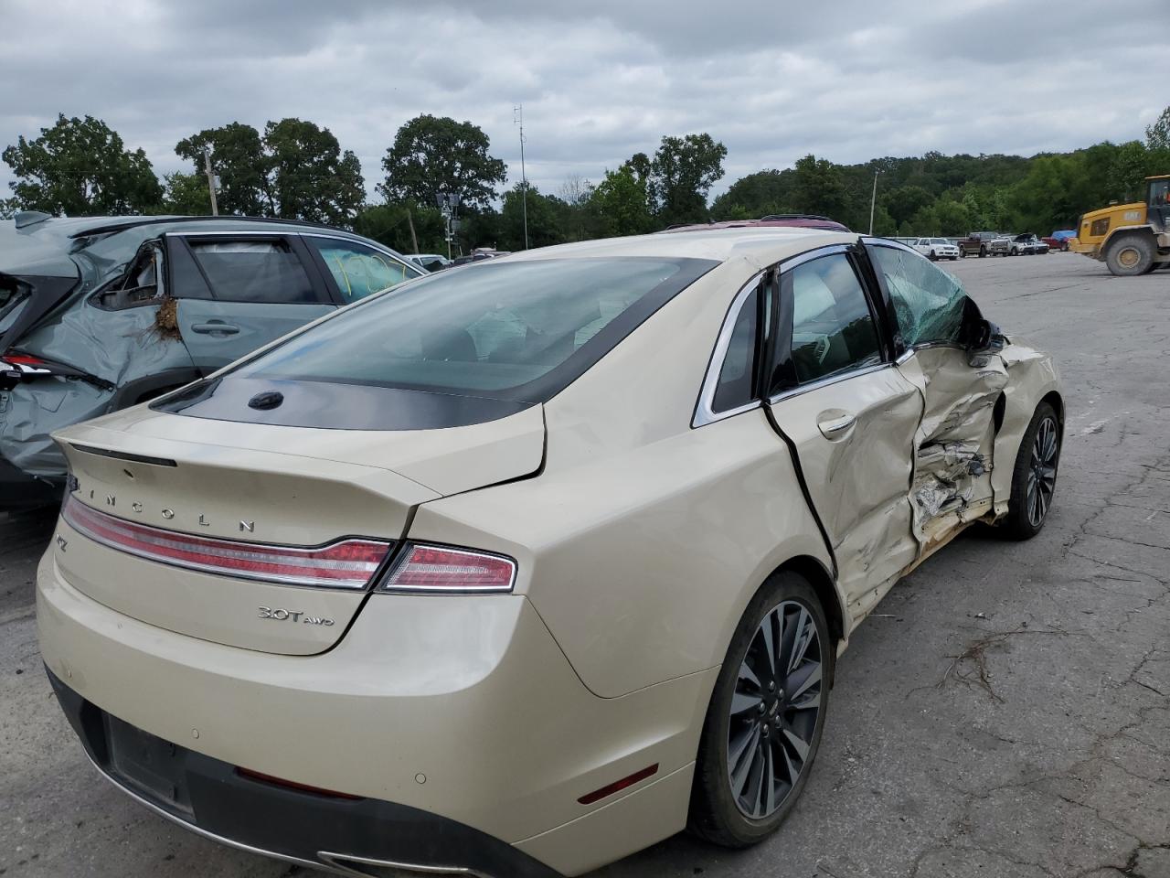 Photo 2 VIN: 3LN6L5FC3JR602324 - LINCOLN MKZ 