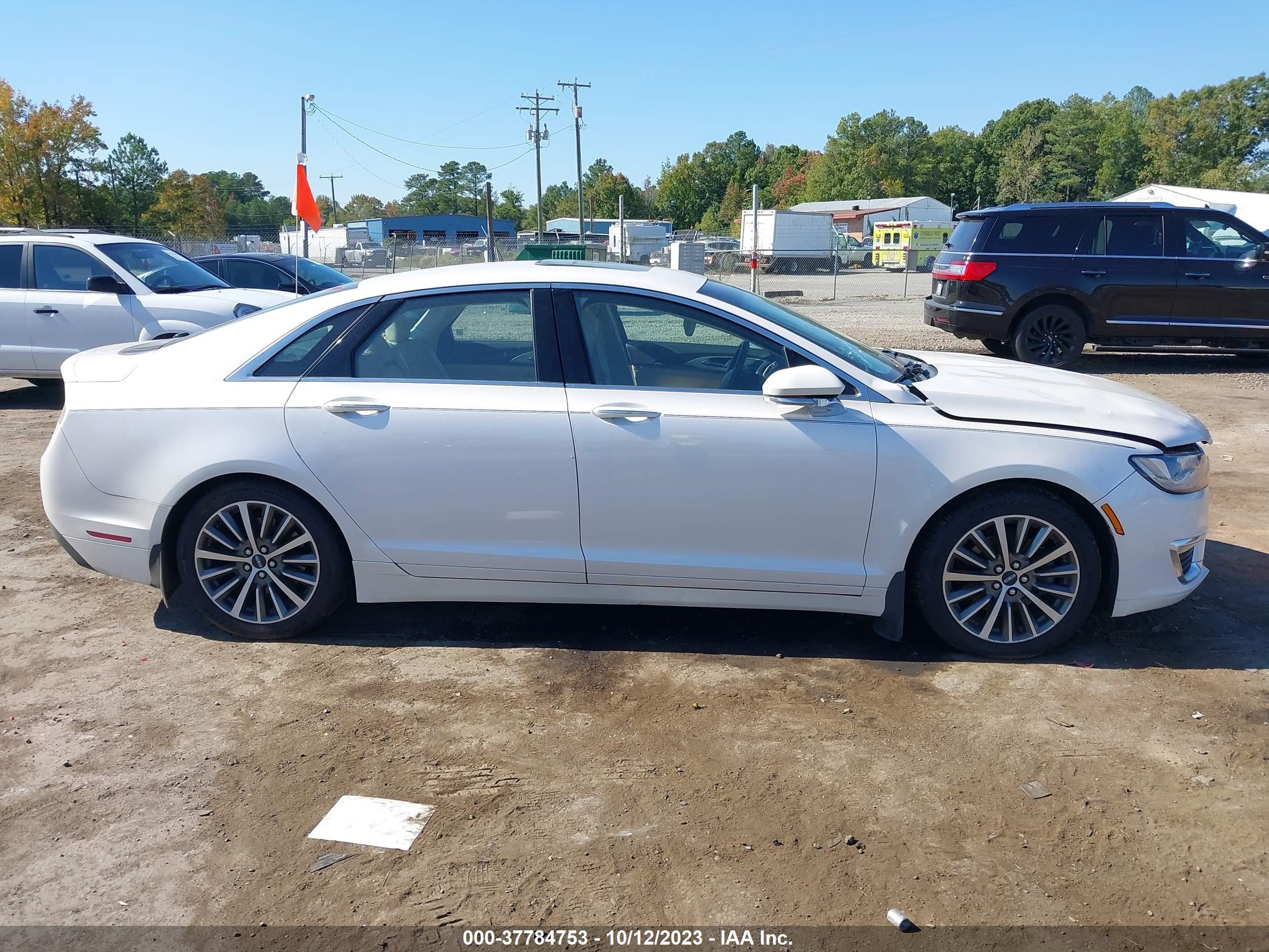 Photo 11 VIN: 3LN6L5LU2HR637556 - LINCOLN MKZ 