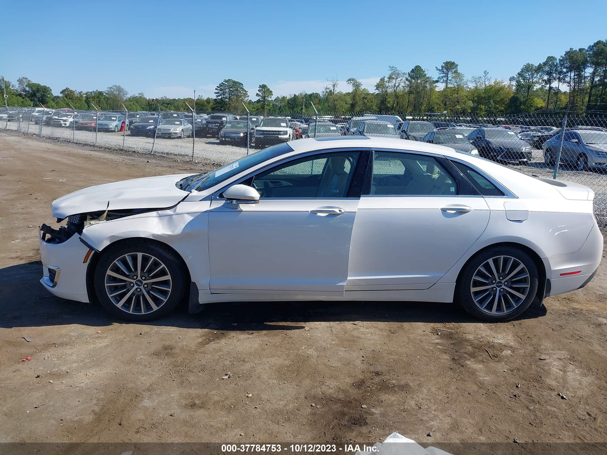 Photo 12 VIN: 3LN6L5LU2HR637556 - LINCOLN MKZ 