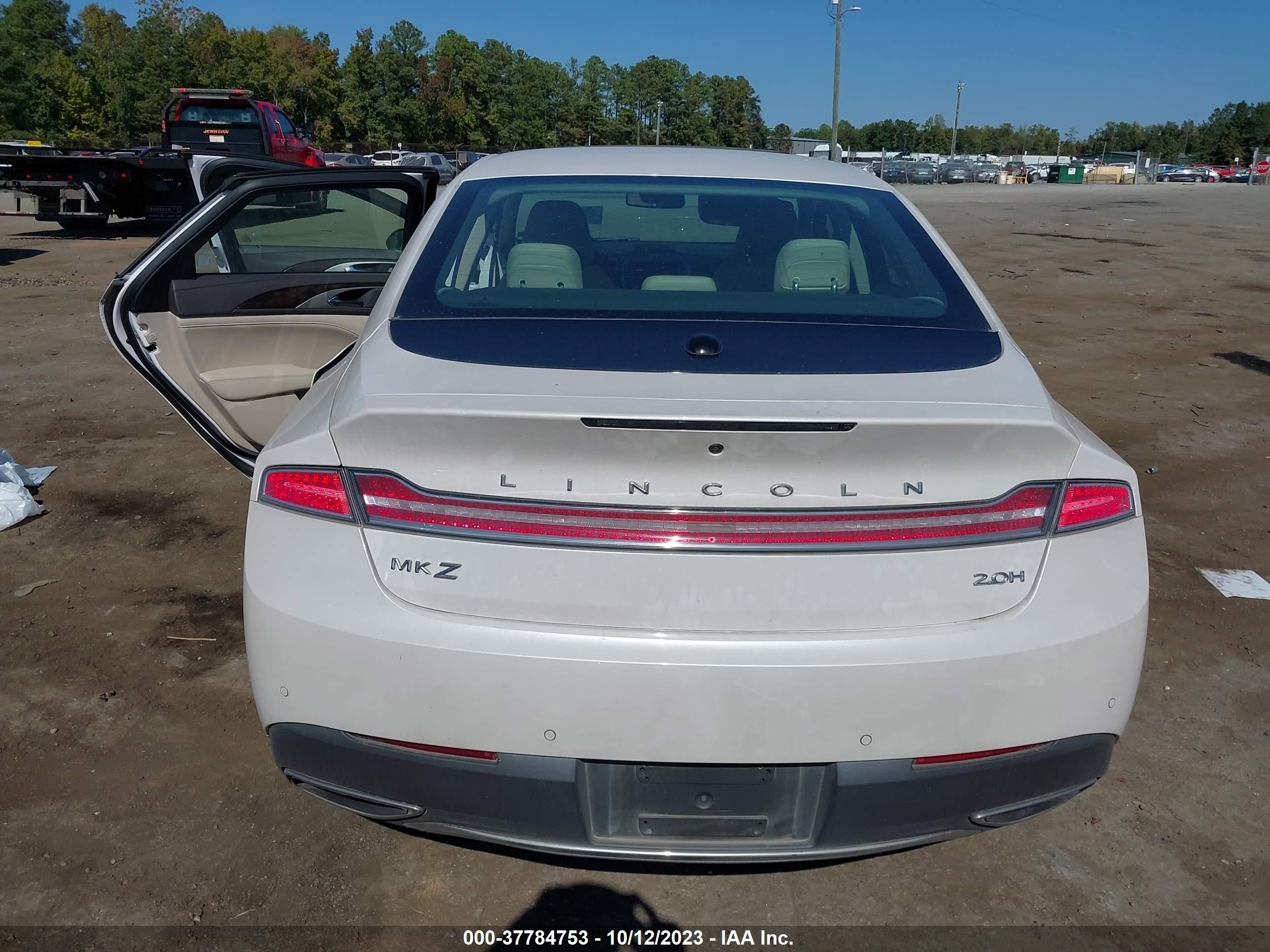 Photo 14 VIN: 3LN6L5LU2HR637556 - LINCOLN MKZ 