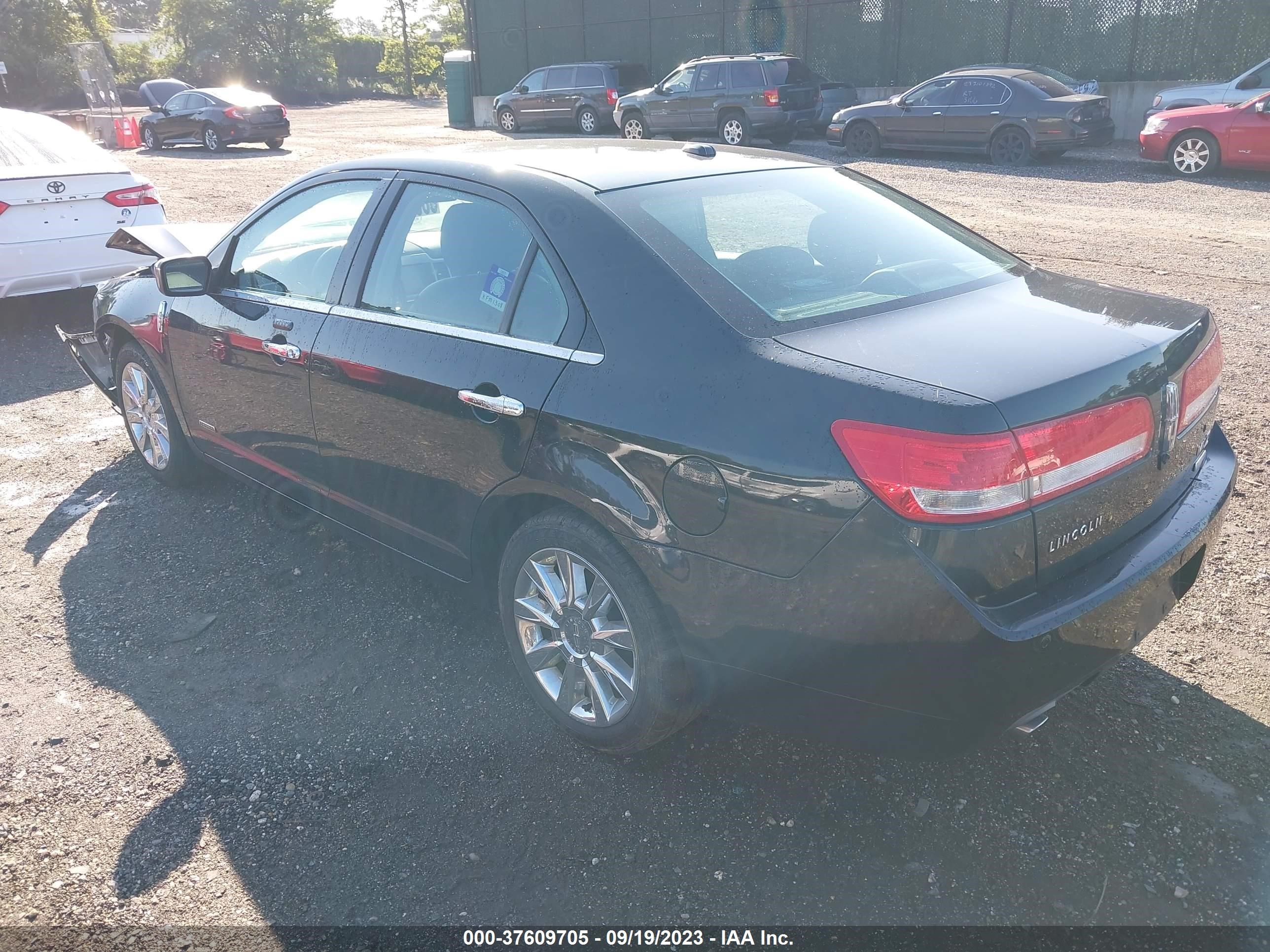 Photo 2 VIN: 3LNDL2L31CR814717 - LINCOLN MKZ 