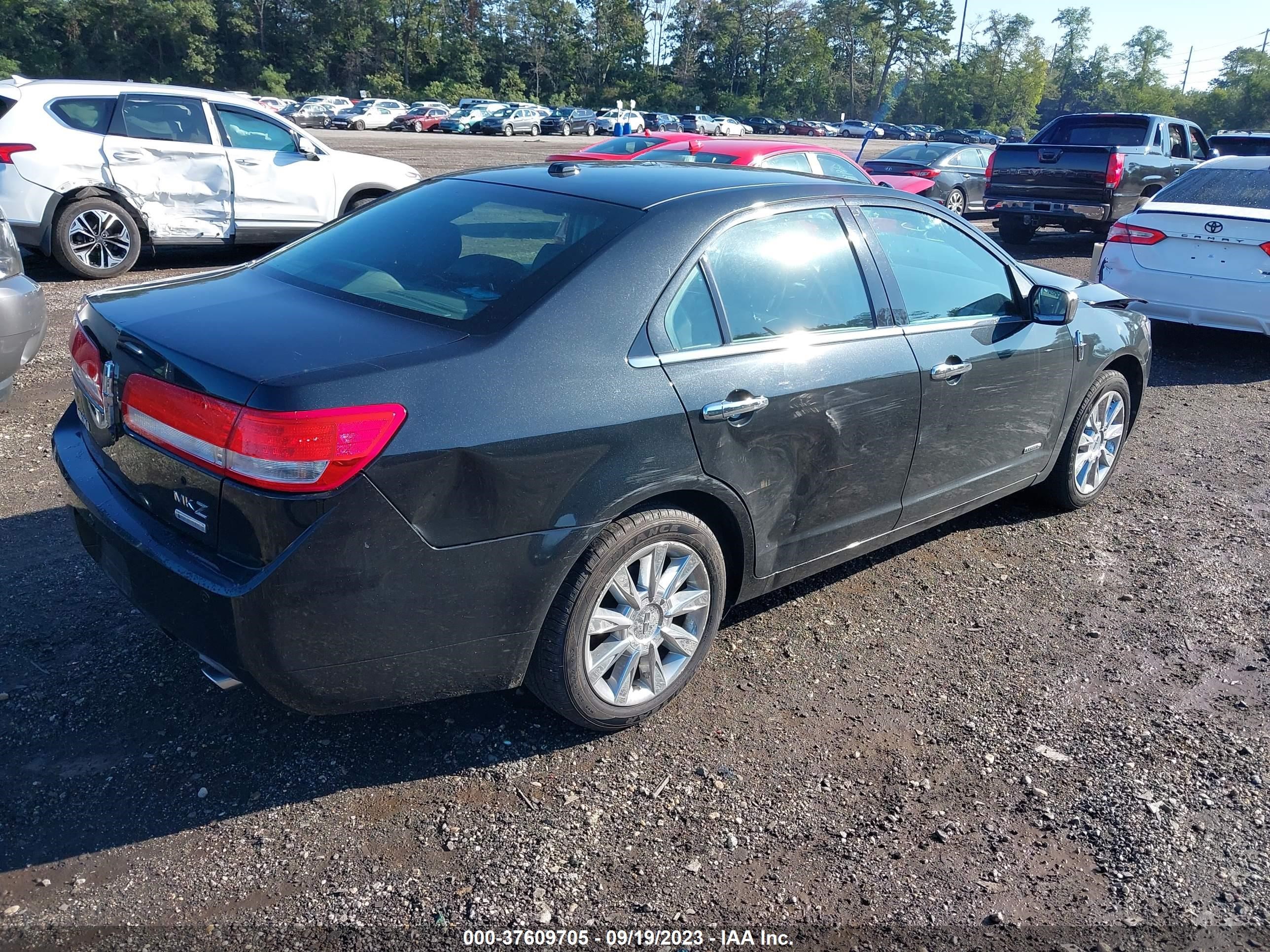 Photo 3 VIN: 3LNDL2L31CR814717 - LINCOLN MKZ 