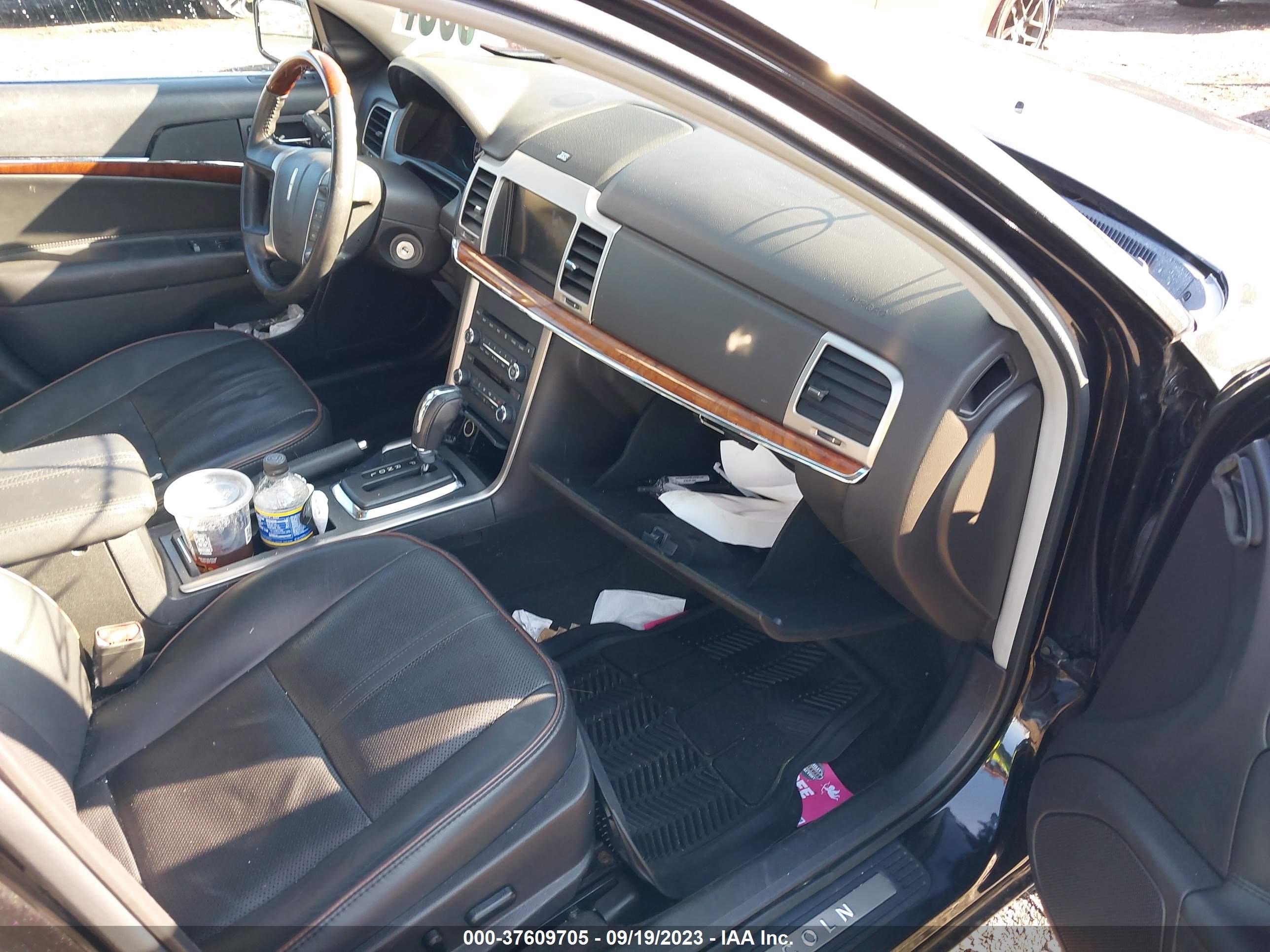 Photo 4 VIN: 3LNDL2L31CR814717 - LINCOLN MKZ 