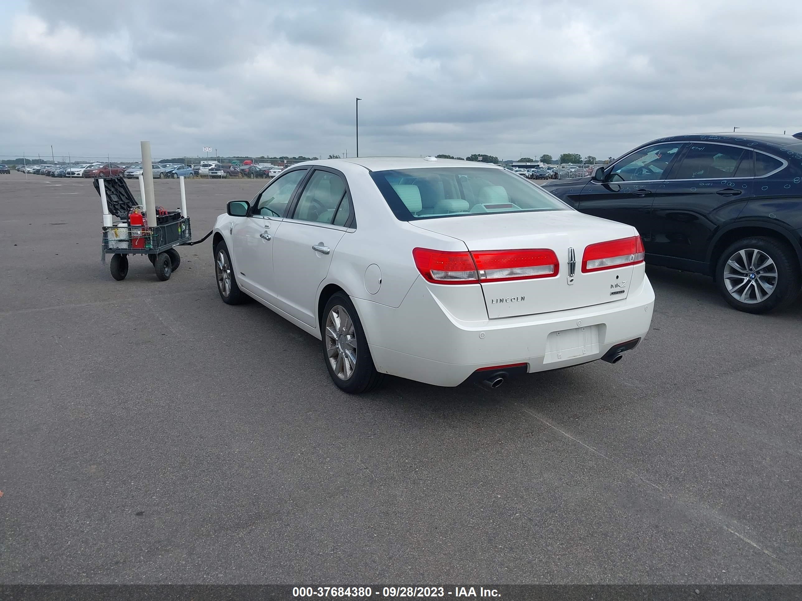 Photo 2 VIN: 3LNDL2L32CR805590 - LINCOLN MKZ 