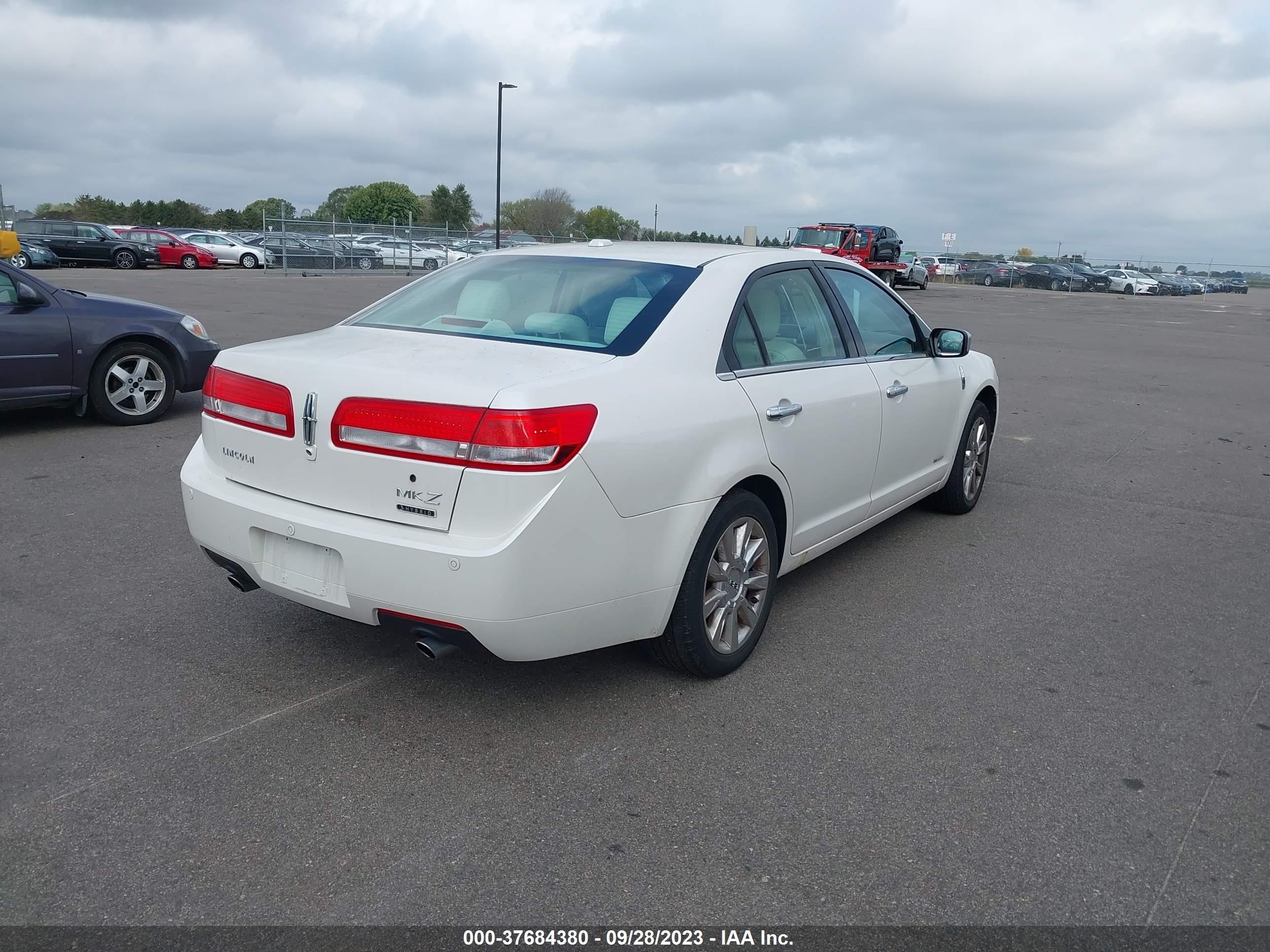 Photo 3 VIN: 3LNDL2L32CR805590 - LINCOLN MKZ 