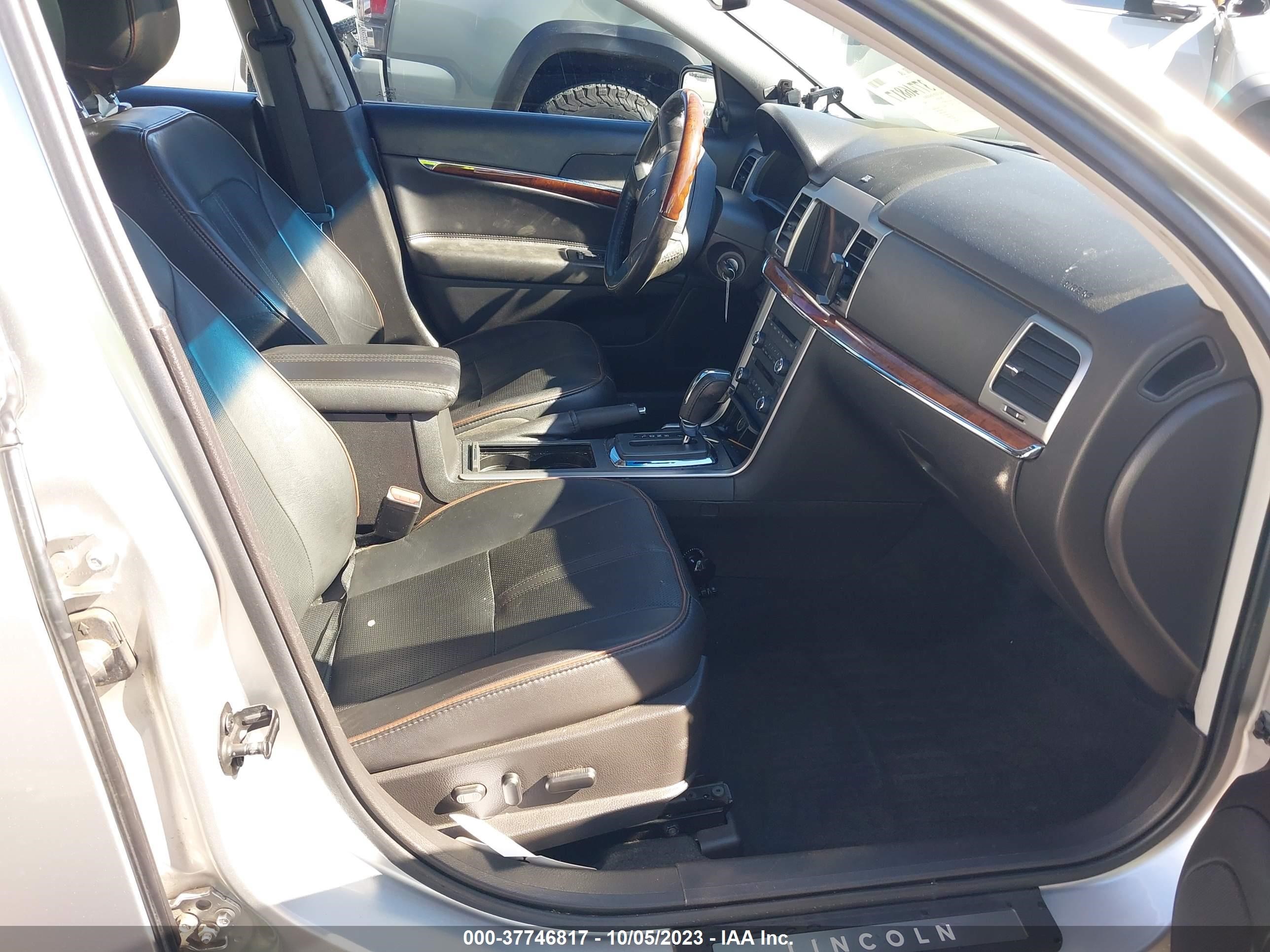 Photo 4 VIN: 3LNDL2L35CR827714 - LINCOLN MKZ 