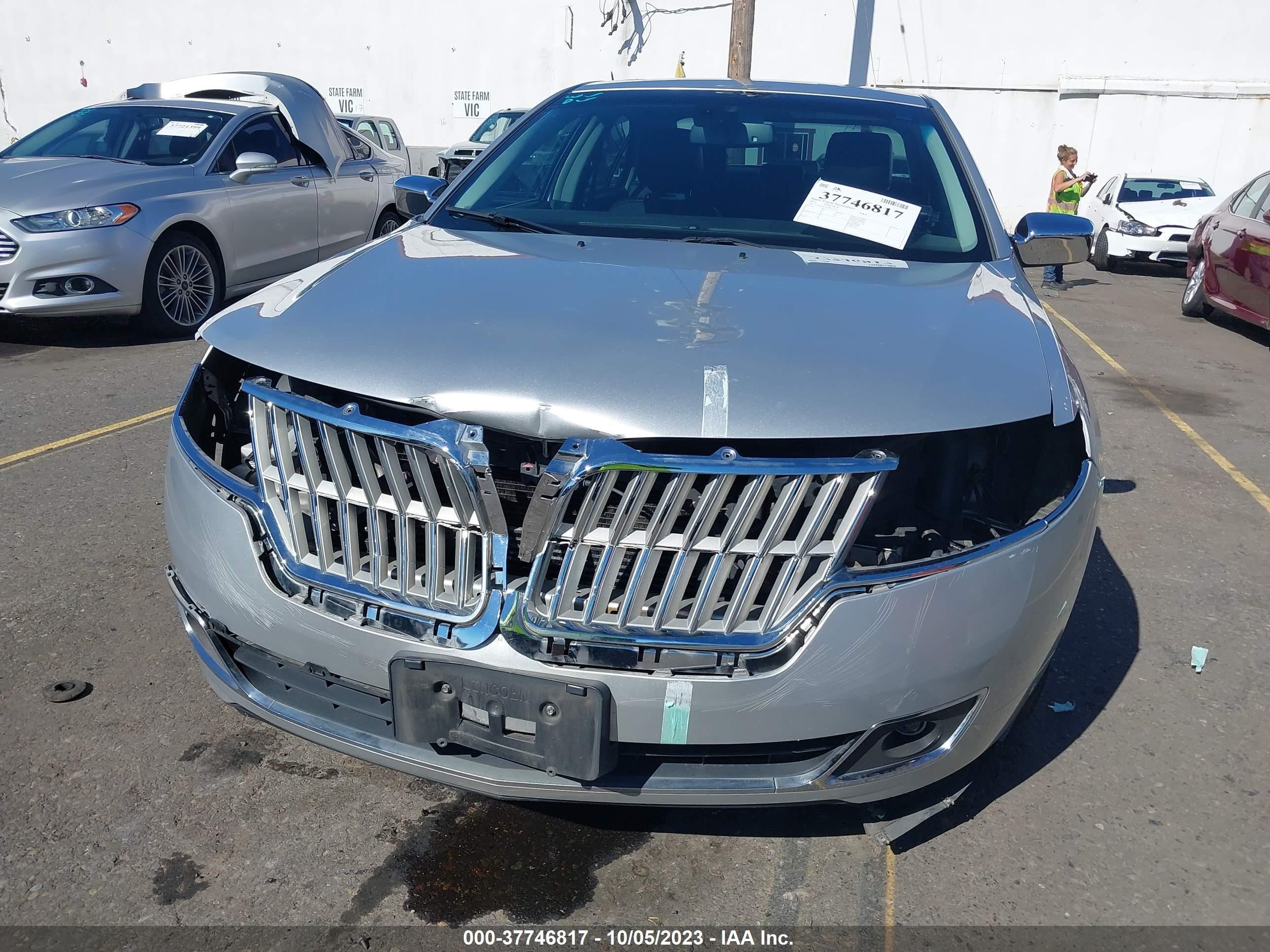 Photo 5 VIN: 3LNDL2L35CR827714 - LINCOLN MKZ 