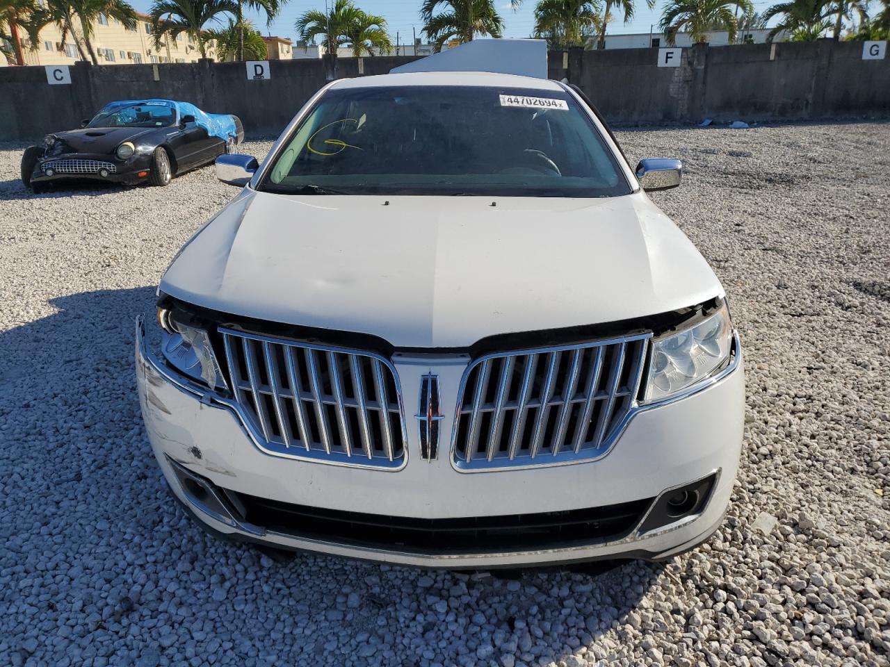 Photo 4 VIN: 3LNHL2GC0BR767304 - LINCOLN MKZ 