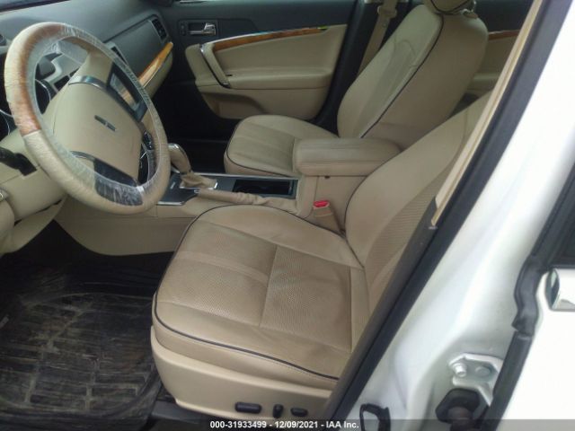 Photo 4 VIN: 3LNHL2GC0CR828281 - LINCOLN MKZ 