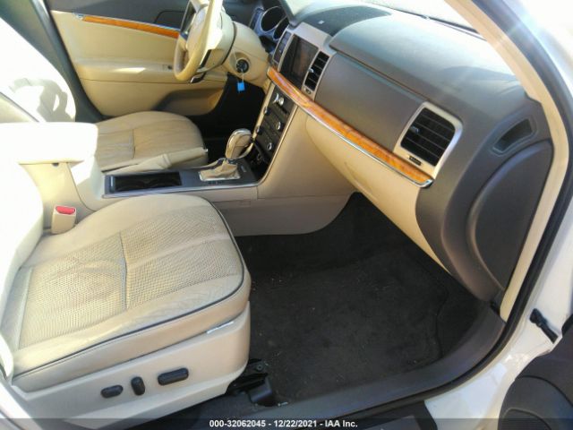 Photo 4 VIN: 3LNHL2GC1CR807696 - LINCOLN MKZ 