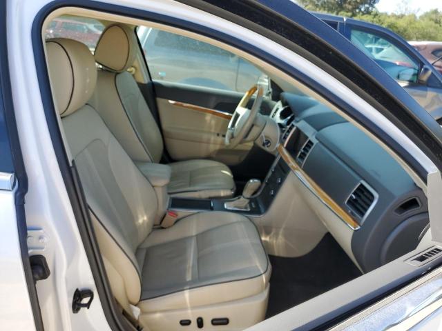 Photo 4 VIN: 3LNHL2GC1CR829603 - LINCOLN MKZ 