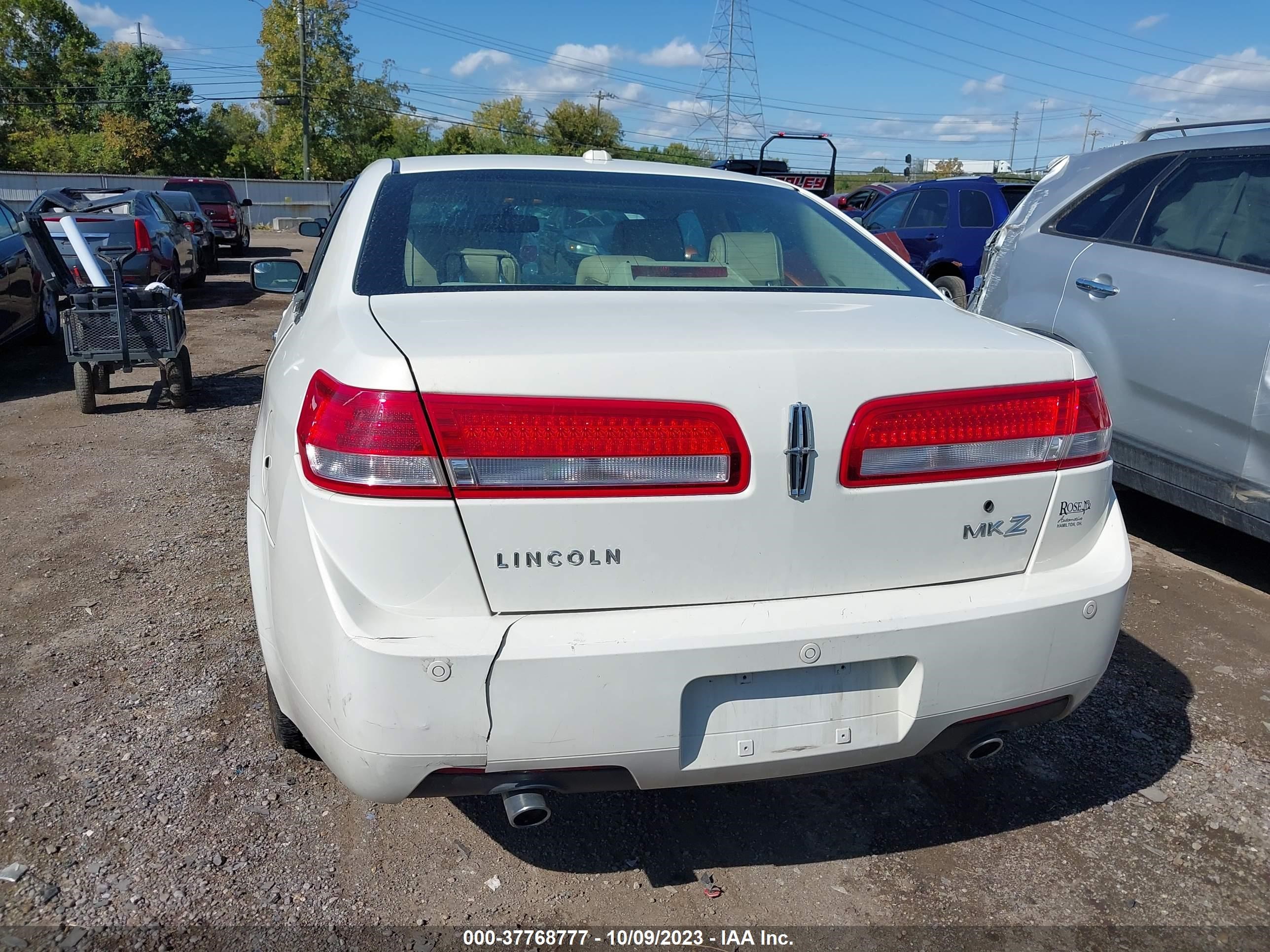 Photo 15 VIN: 3LNHL2GC1CR838091 - LINCOLN MKZ 