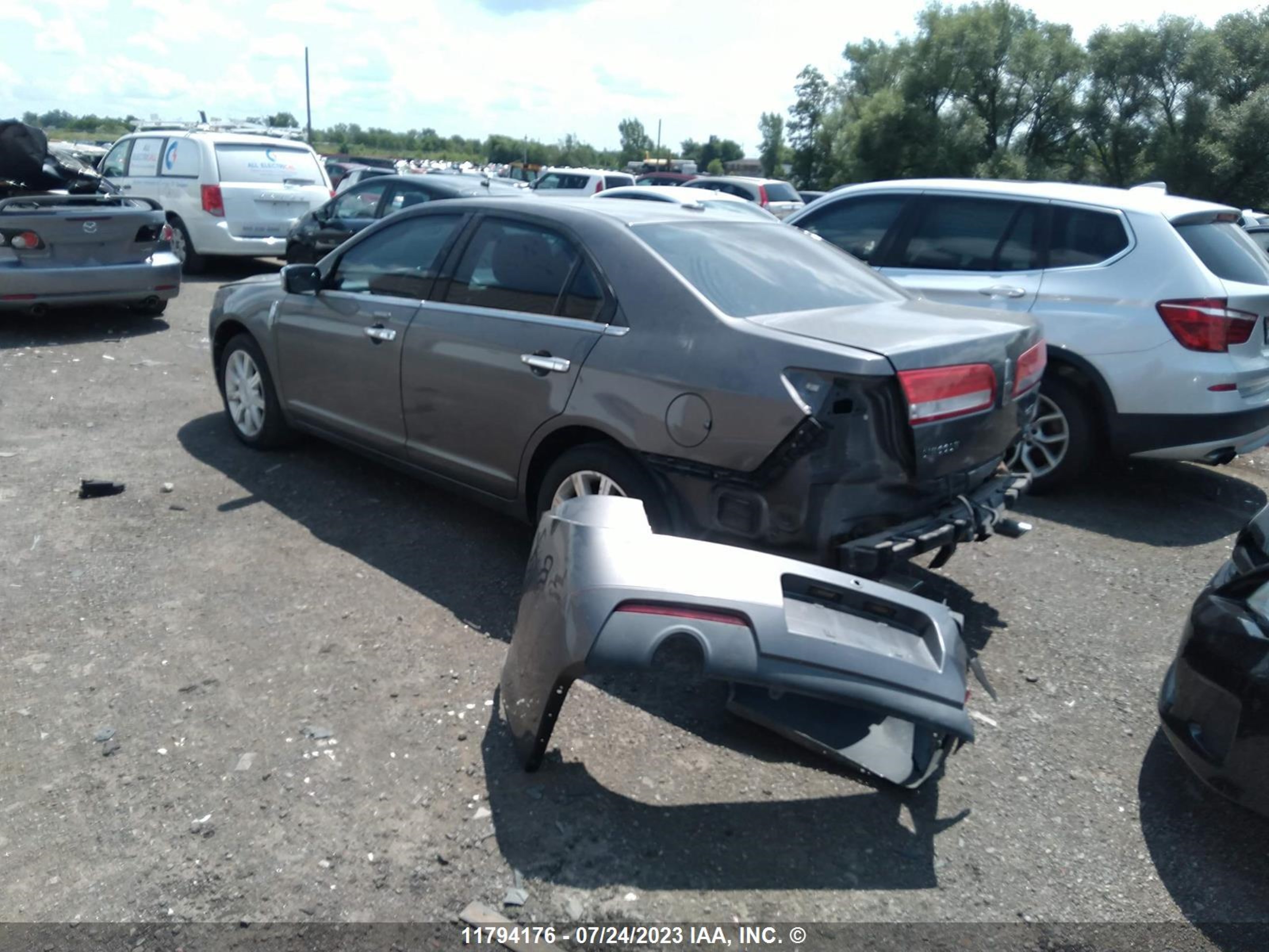 Photo 2 VIN: 3LNHL2GC2BR764503 - LINCOLN MKZ 