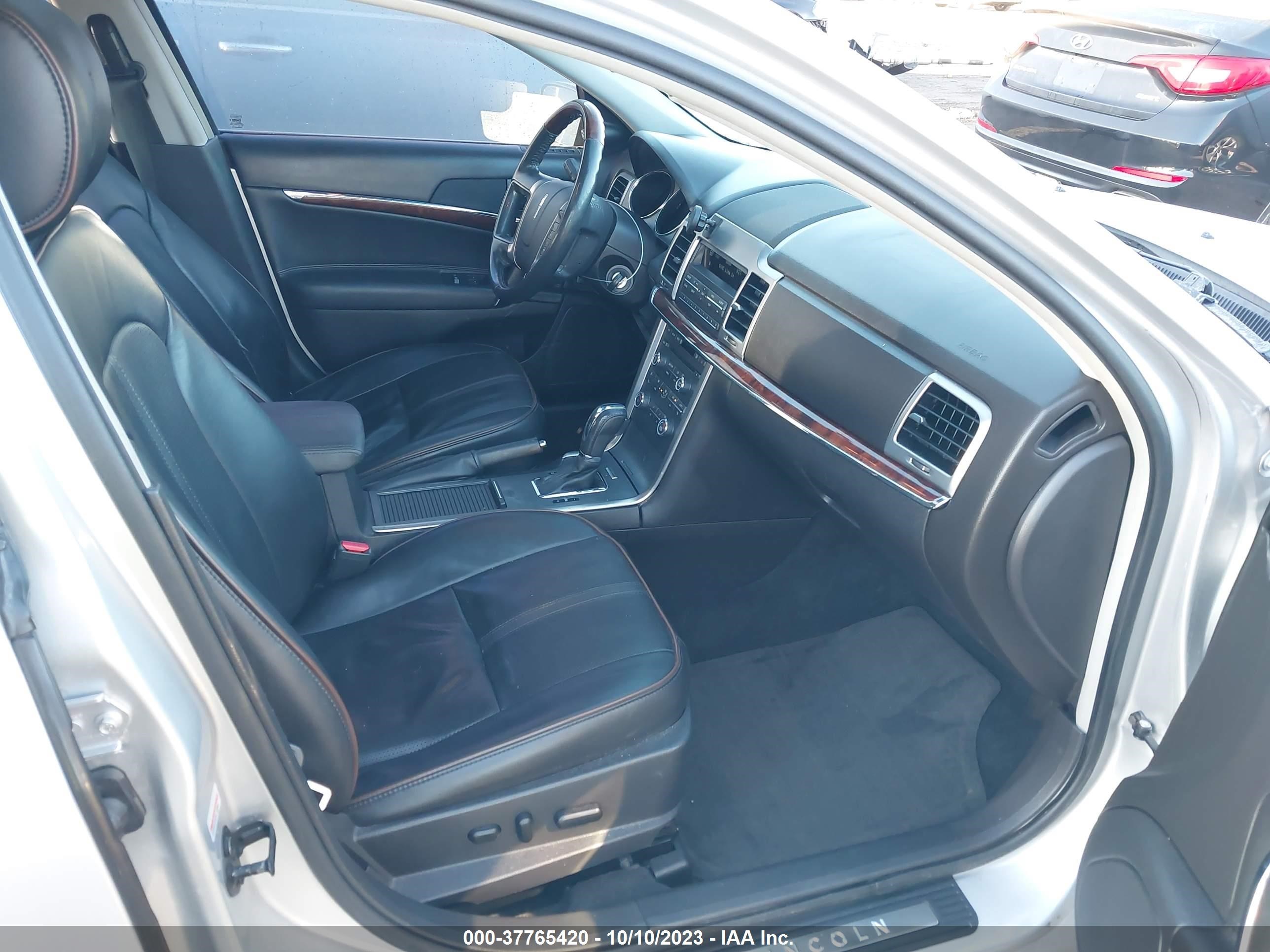 Photo 4 VIN: 3LNHL2GC3BR761223 - LINCOLN MKZ 