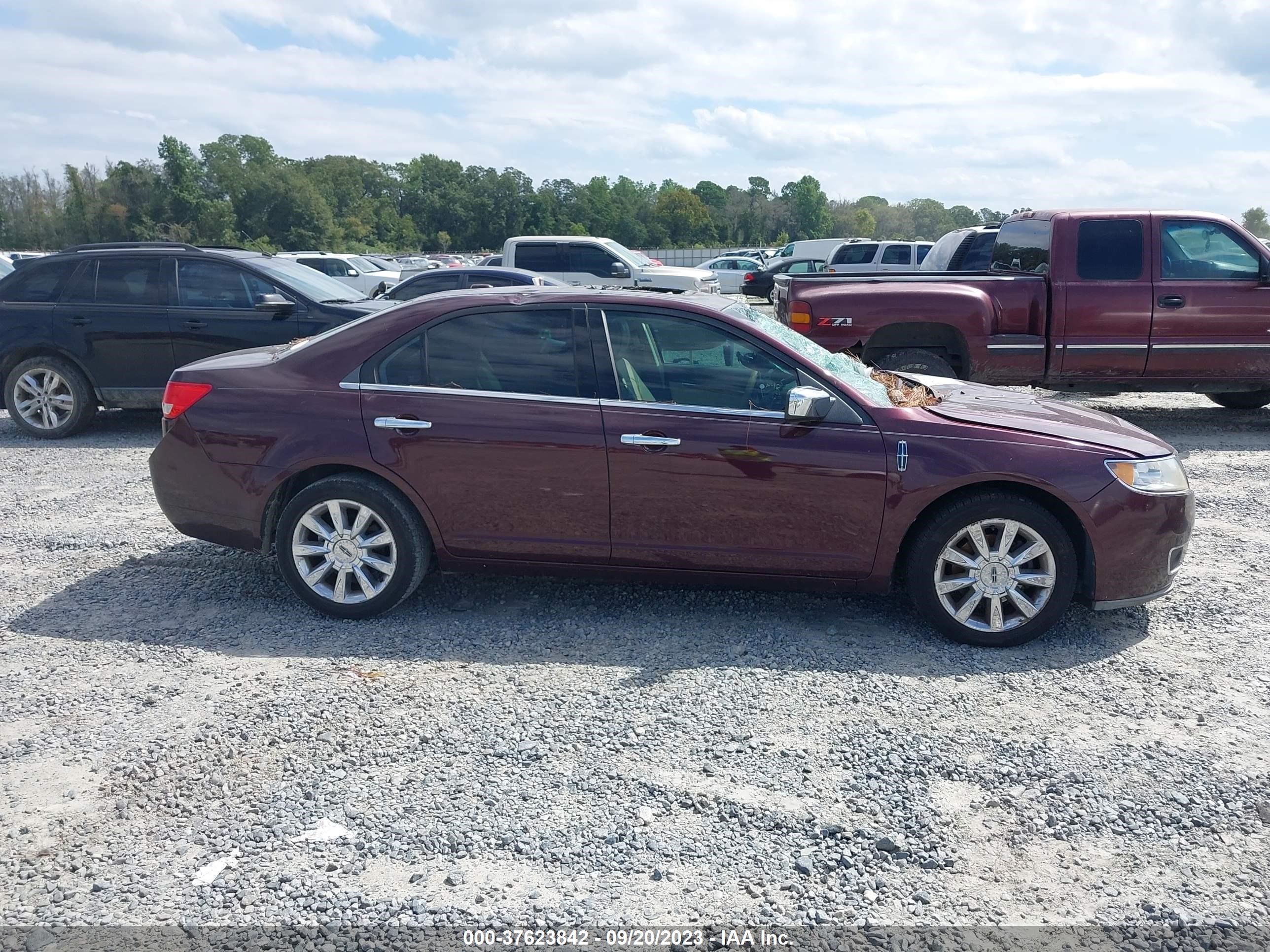 Photo 12 VIN: 3LNHL2GC3CR817890 - LINCOLN MKZ 