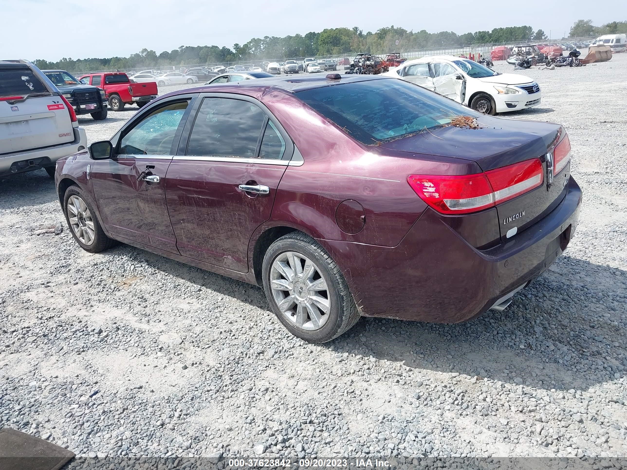 Photo 2 VIN: 3LNHL2GC3CR817890 - LINCOLN MKZ 