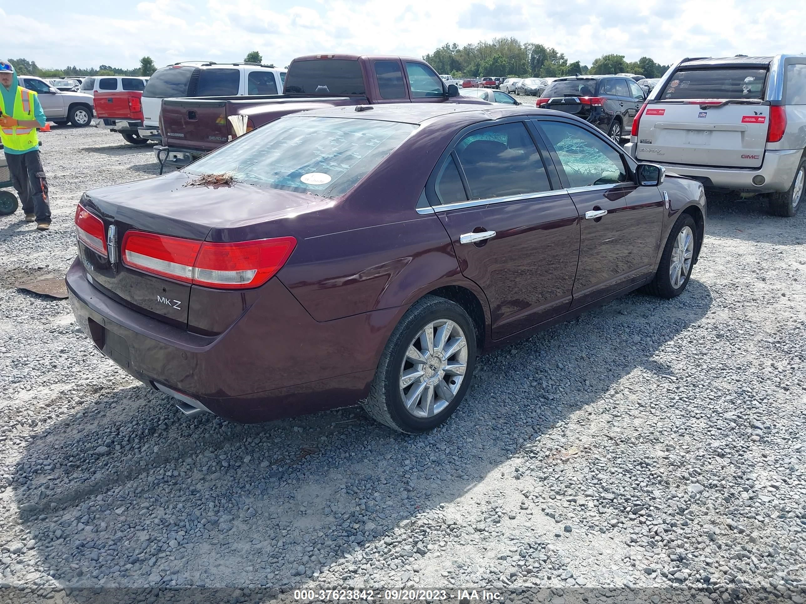 Photo 3 VIN: 3LNHL2GC3CR817890 - LINCOLN MKZ 