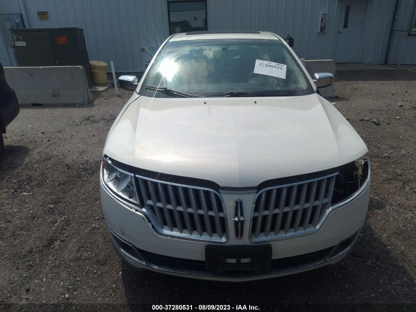 Photo 11 VIN: 3LNHL2GC3CR827562 - LINCOLN MKZ 