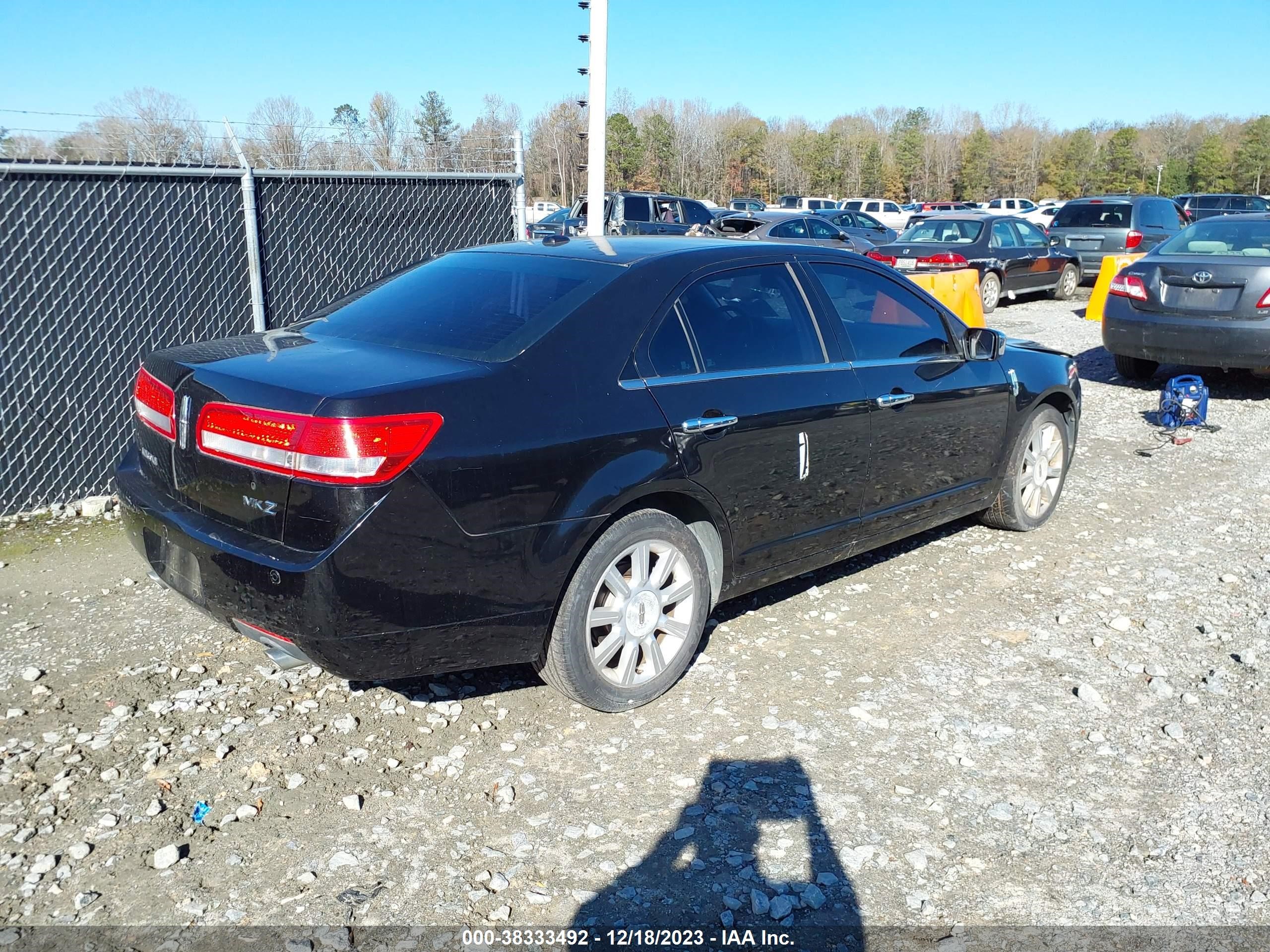 Photo 3 VIN: 3LNHL2GC4CR827196 - LINCOLN MKZ 