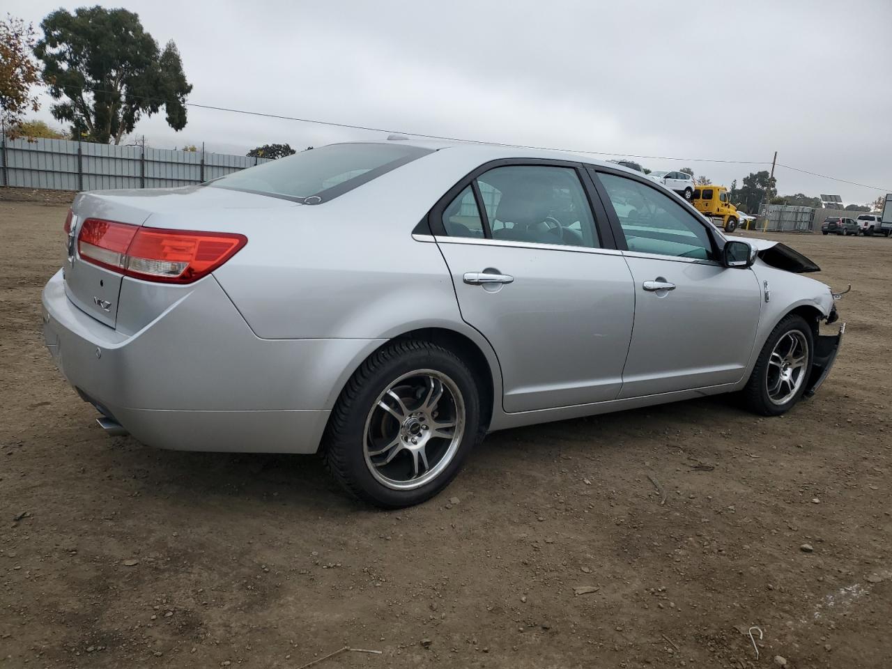 Photo 2 VIN: 3LNHL2GC5AR752845 - LINCOLN MKZ 