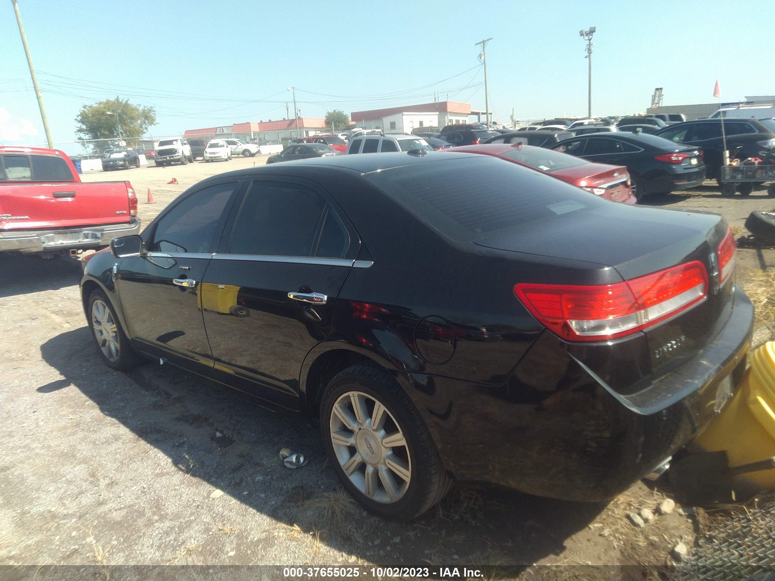 Photo 2 VIN: 3LNHL2GC5CR819091 - LINCOLN MKZ 