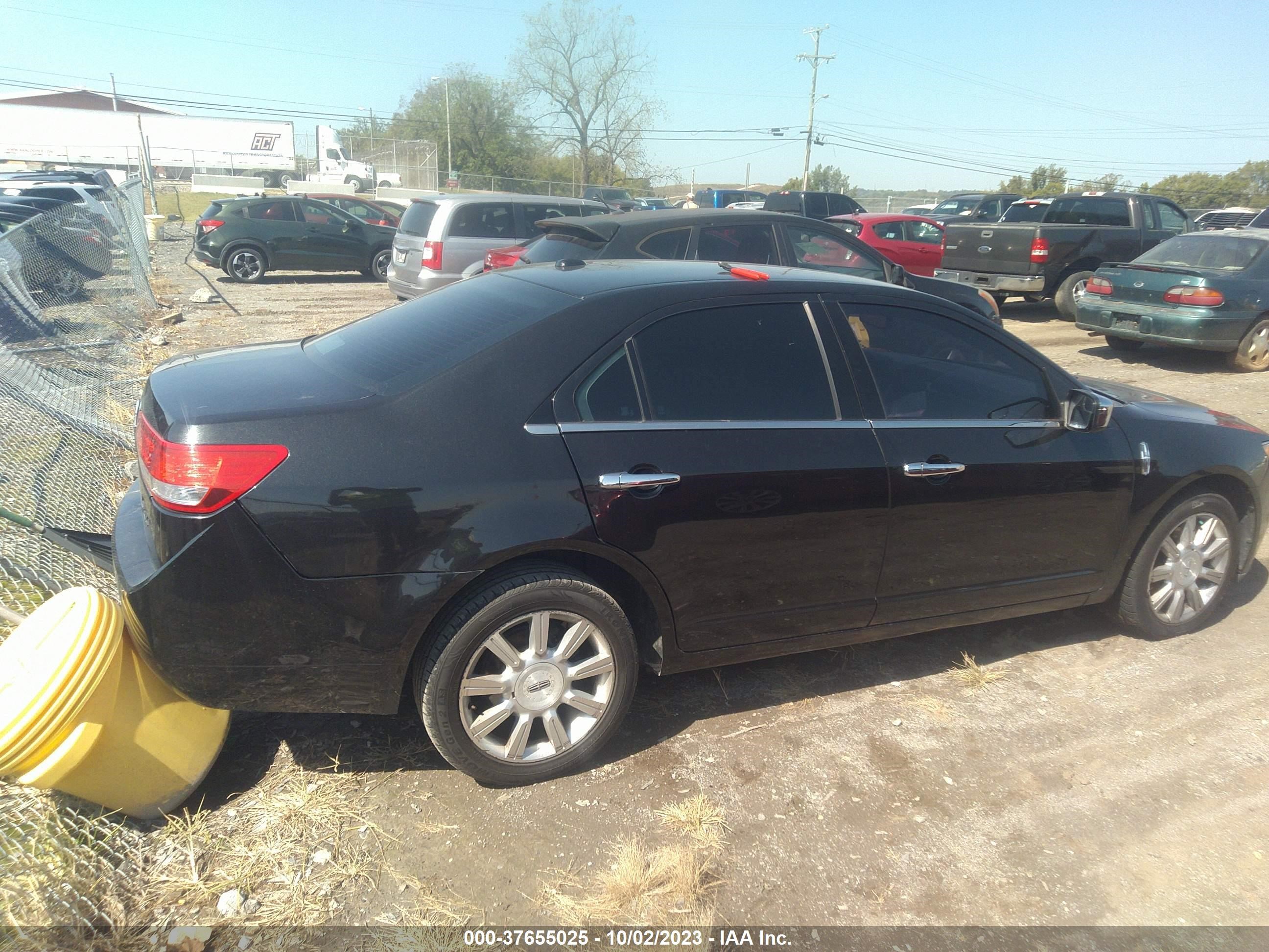 Photo 3 VIN: 3LNHL2GC5CR819091 - LINCOLN MKZ 