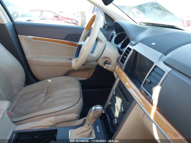 Photo 4 VIN: 3LNHL2GC5CR834738 - LINCOLN MKZ 