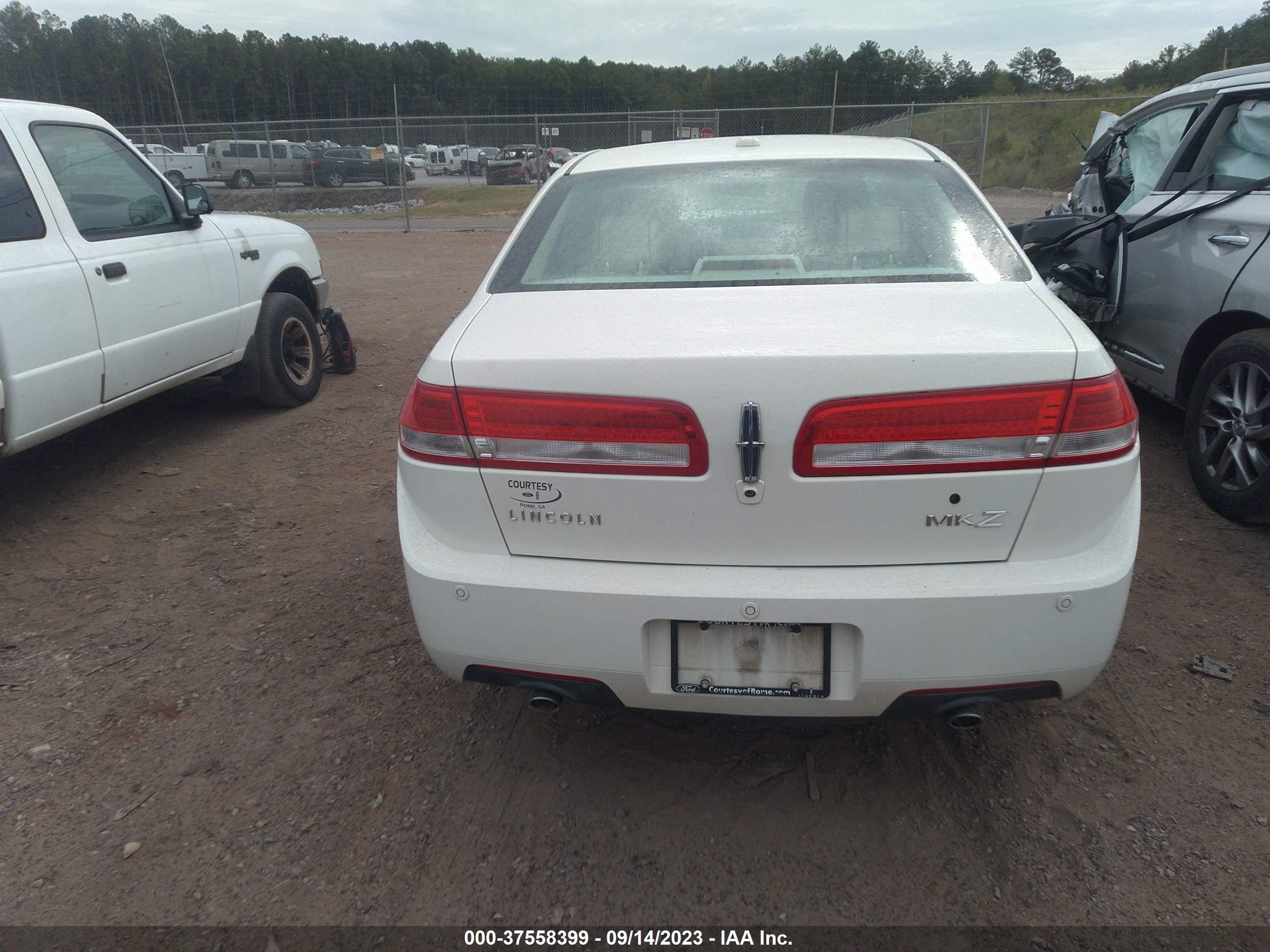 Photo 15 VIN: 3LNHL2GC6CR822226 - LINCOLN MKZ 