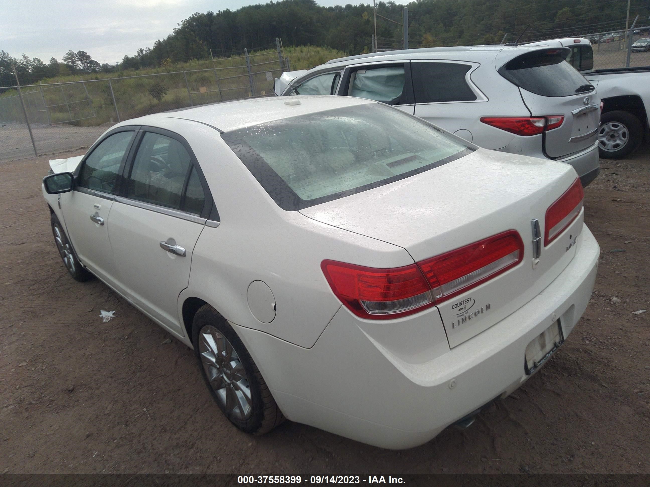 Photo 2 VIN: 3LNHL2GC6CR822226 - LINCOLN MKZ 