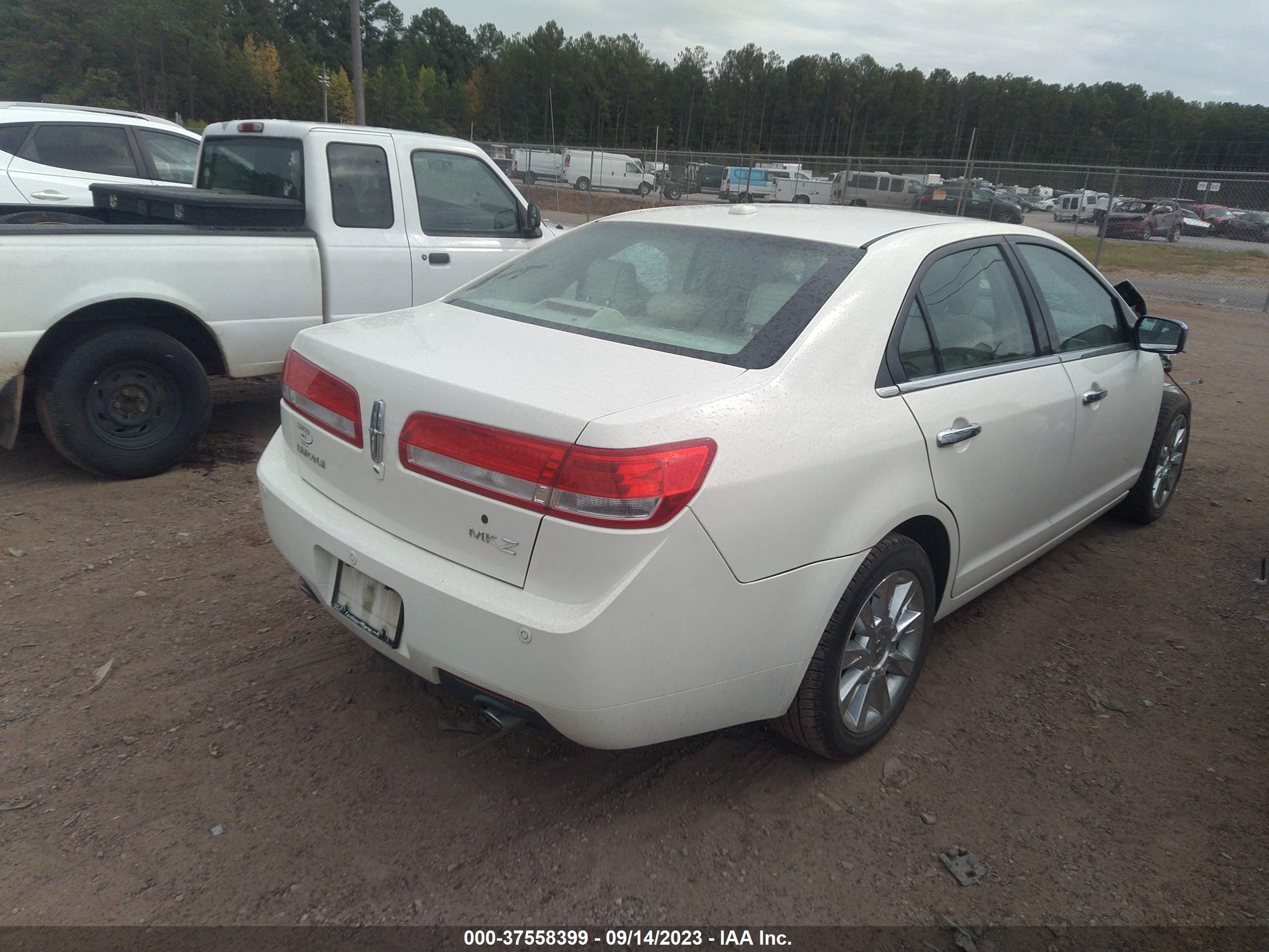 Photo 3 VIN: 3LNHL2GC6CR822226 - LINCOLN MKZ 