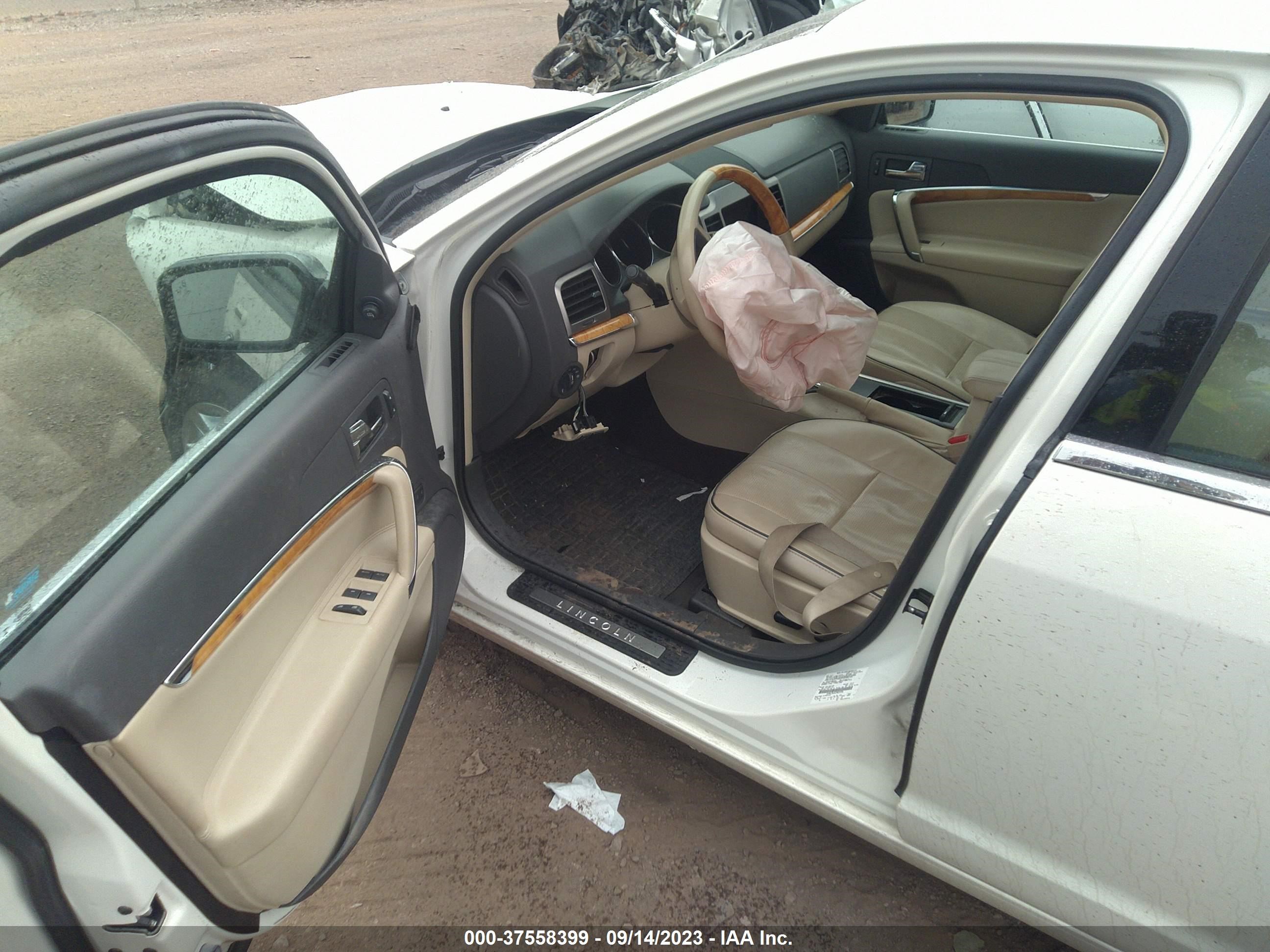 Photo 4 VIN: 3LNHL2GC6CR822226 - LINCOLN MKZ 