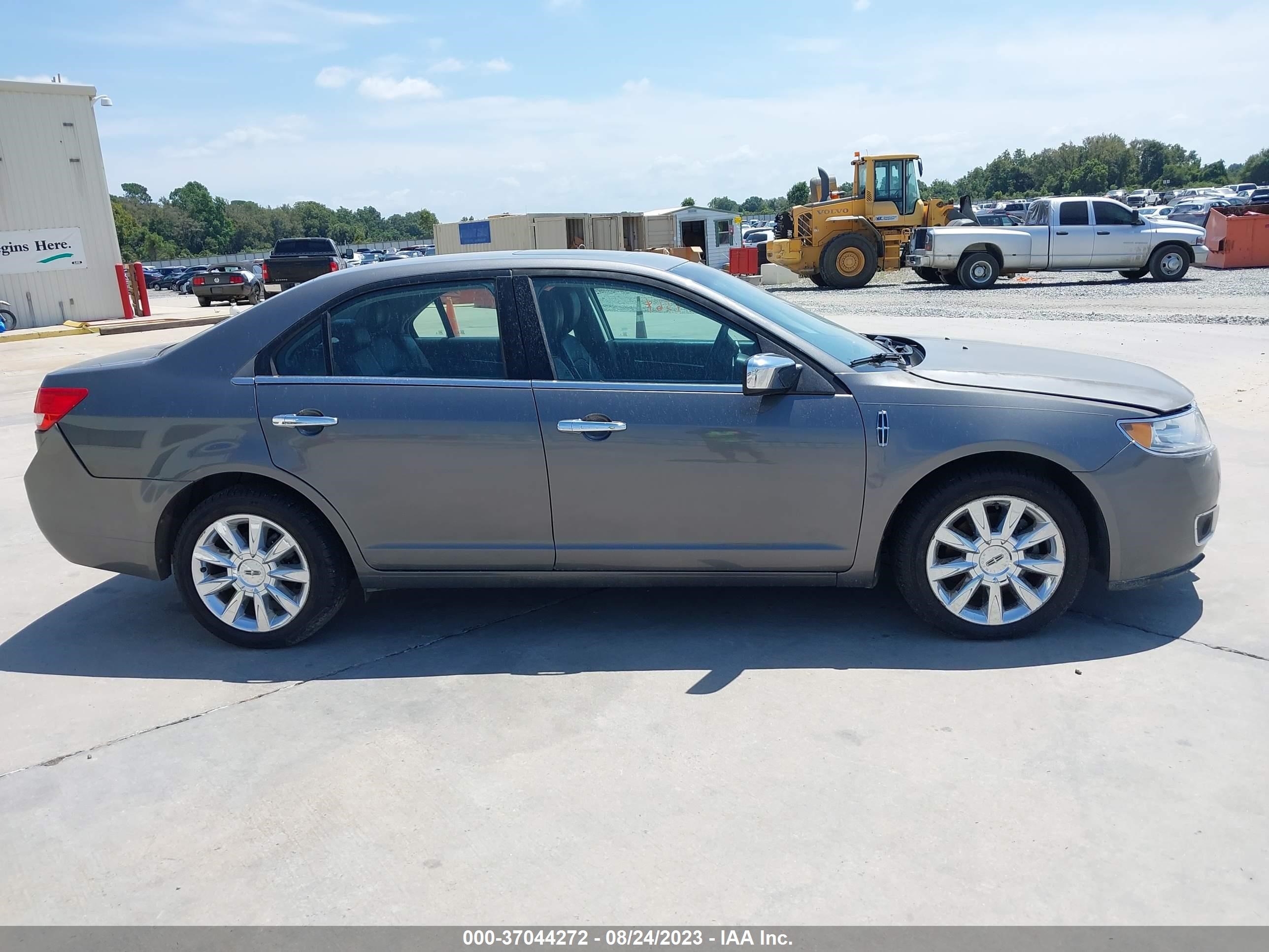 Photo 12 VIN: 3LNHL2GC7CR821196 - LINCOLN MKZ 