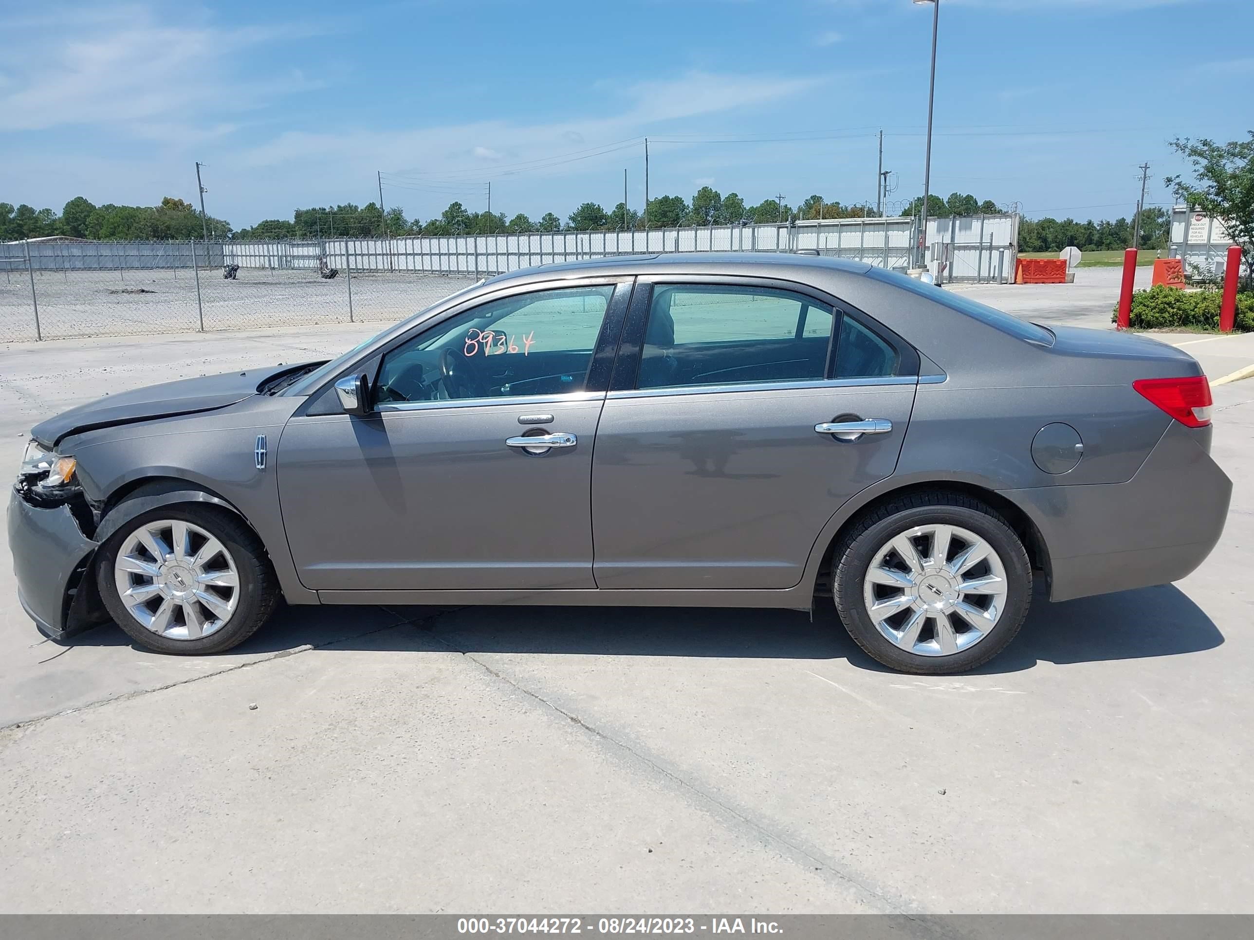 Photo 13 VIN: 3LNHL2GC7CR821196 - LINCOLN MKZ 