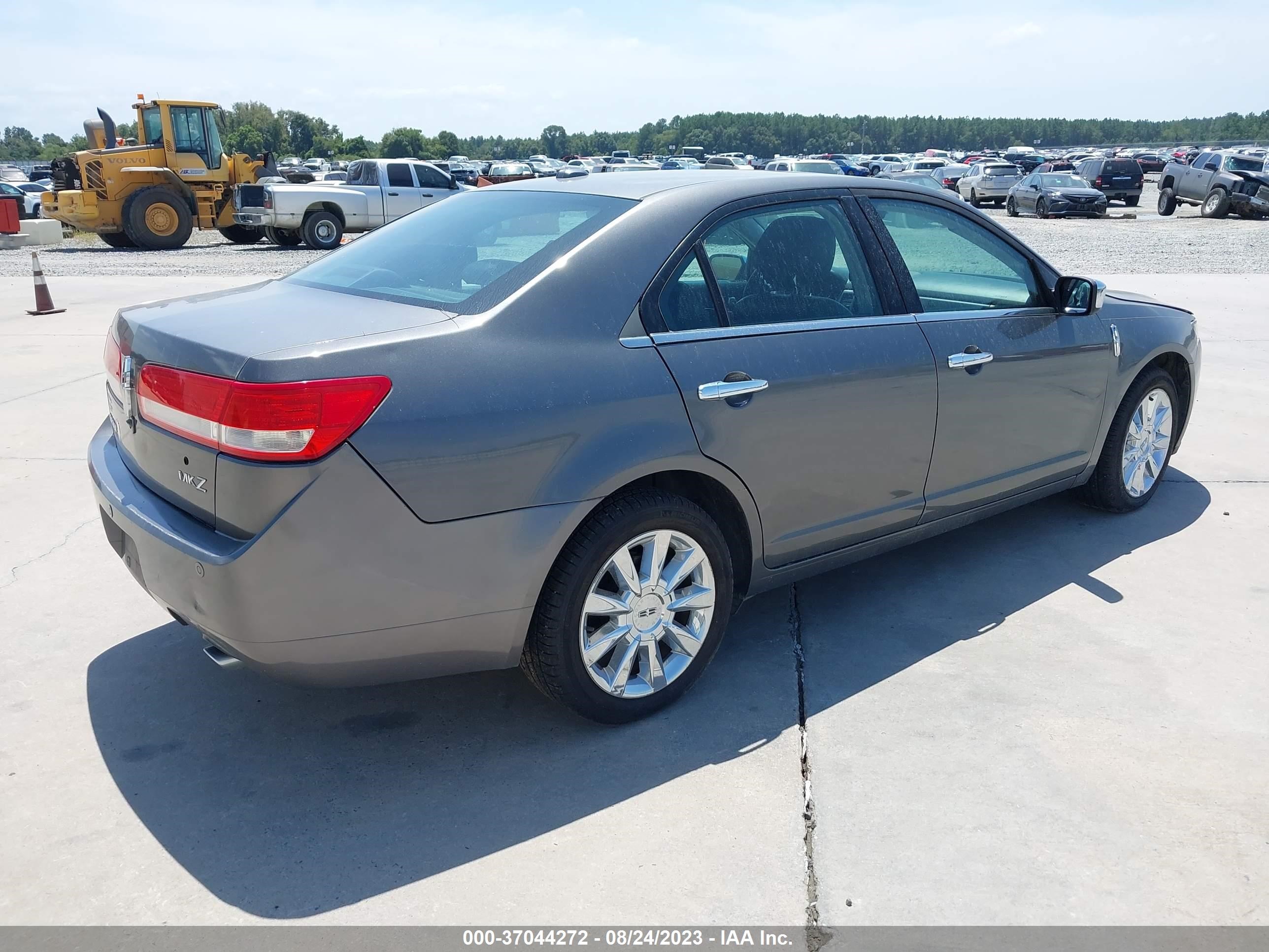 Photo 3 VIN: 3LNHL2GC7CR821196 - LINCOLN MKZ 