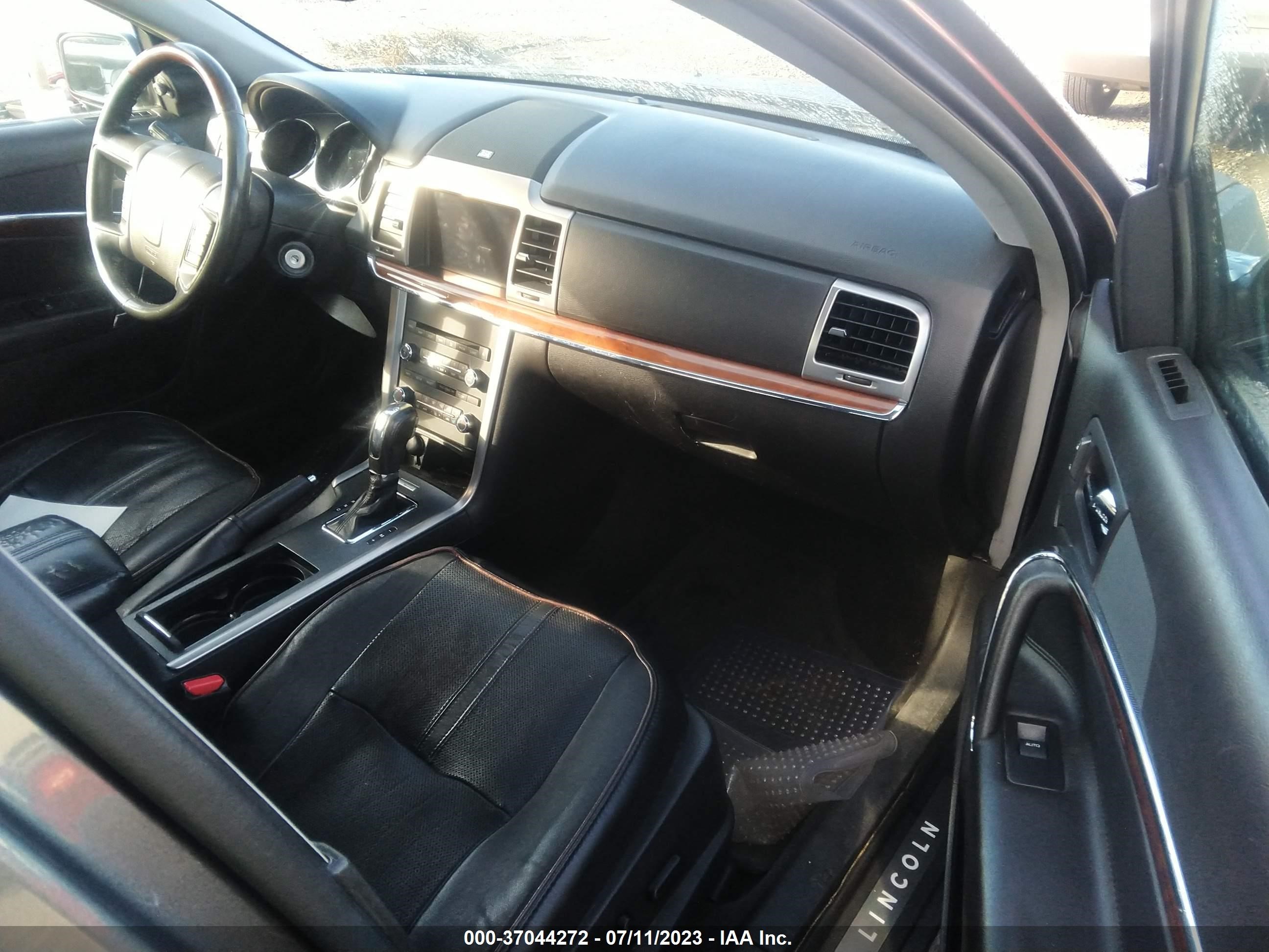 Photo 4 VIN: 3LNHL2GC7CR821196 - LINCOLN MKZ 