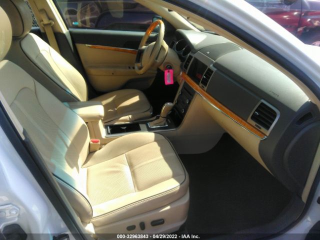 Photo 4 VIN: 3LNHL2GC7CR829850 - LINCOLN MKZ 